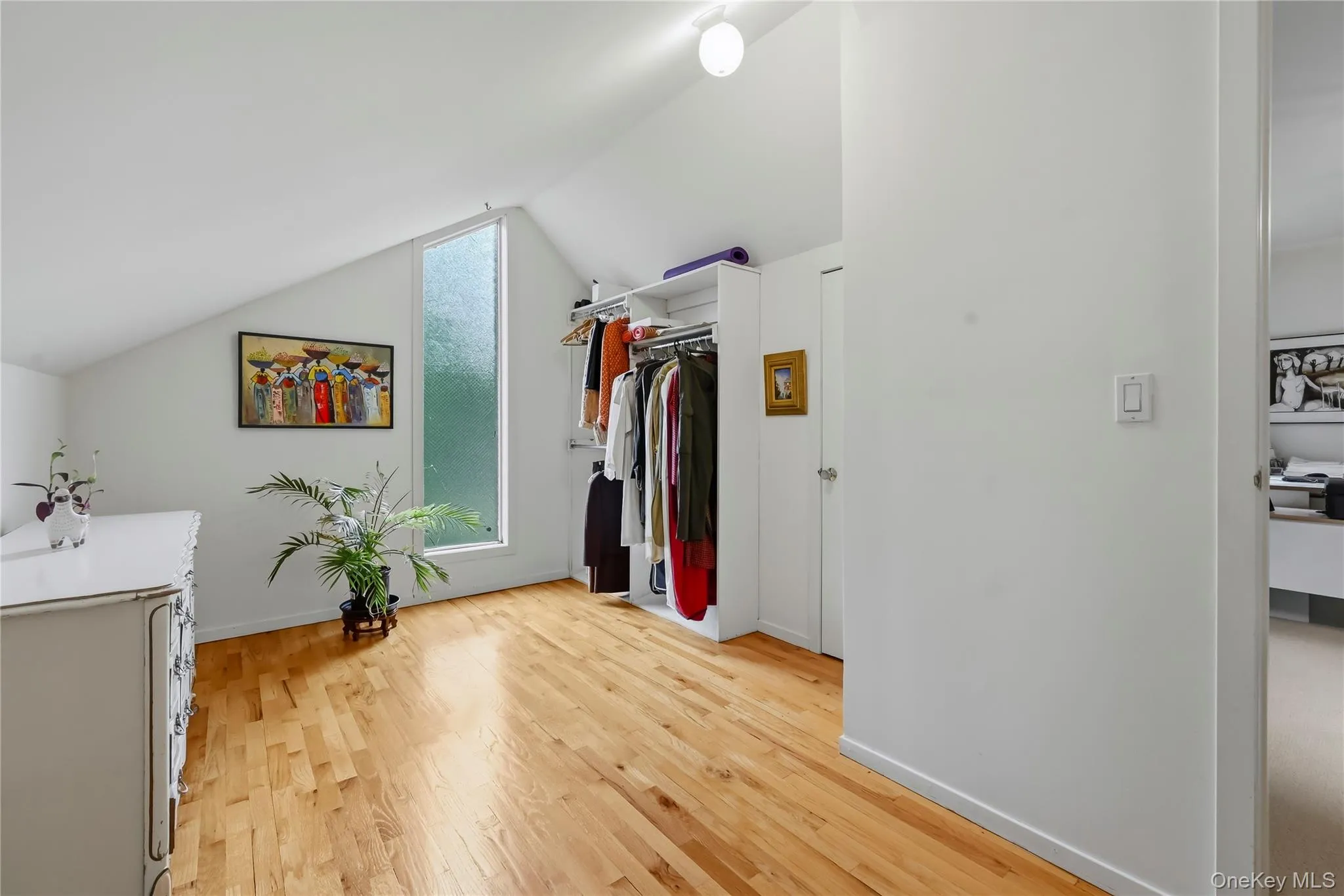 Surprise... Large Bonus Room Surprise... Large Bonus Room