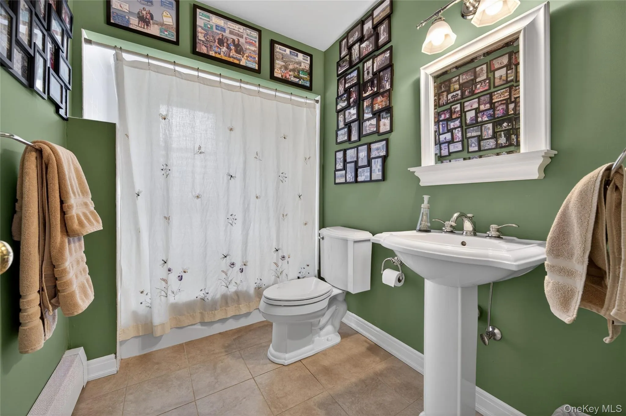 14 Mayfair Drive, Huntington, NY, 5 Bedrooms Bedrooms, 9 Rooms Rooms,5 BathroomsBathrooms,Residential,For Rent,Mayfair,0,1001975 14 Mayfair Drive, Huntington, NY, 5 Bedrooms Bedrooms, 9 Rooms Rooms,5 BathroomsBathrooms,Residential,For Rent,Mayfair,0,1001975