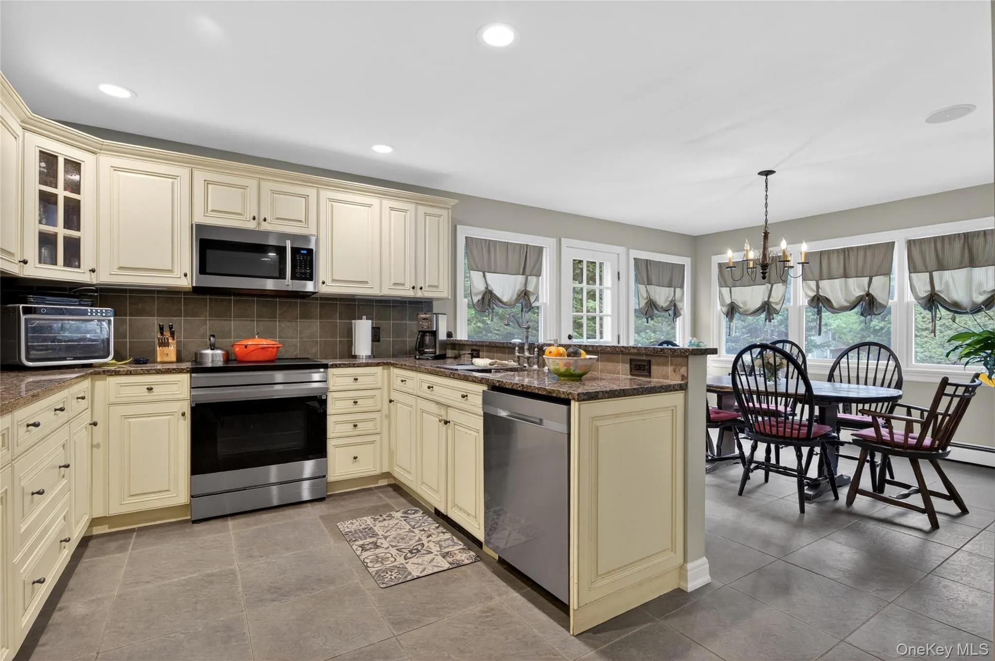 14 Mayfair Drive, Huntington, NY, 5 Bedrooms Bedrooms, 9 Rooms Rooms,5 BathroomsBathrooms,Residential,For Rent,Mayfair,0,1001975 14 Mayfair Drive, Huntington, NY, 5 Bedrooms Bedrooms, 9 Rooms Rooms,5 BathroomsBathrooms,Residential,For Rent,Mayfair,0,1001975