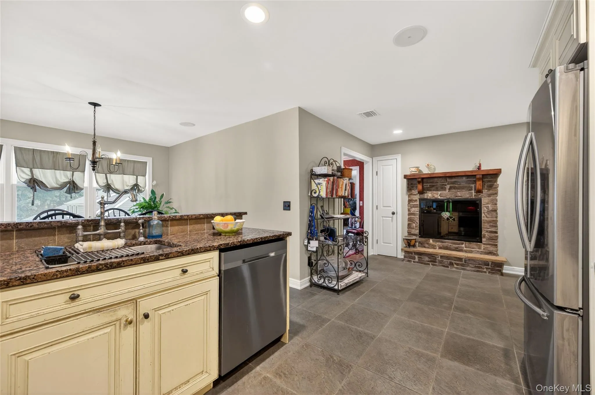 14 Mayfair Drive, Huntington, NY, 5 Bedrooms Bedrooms, 9 Rooms Rooms,5 BathroomsBathrooms,Residential,For Rent,Mayfair,0,1001975 14 Mayfair Drive, Huntington, NY, 5 Bedrooms Bedrooms, 9 Rooms Rooms,5 BathroomsBathrooms,Residential,For Rent,Mayfair,0,1001975