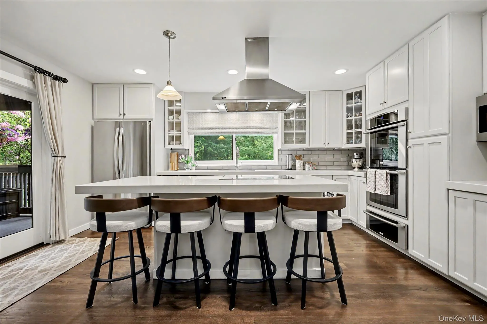 Kitchen with Quartz countertops and Stainless Steel appliances. Whether preparing everyday meals or hosting holiday gatherings, this well appointed kitchen seamlessly combines style, comfort and functionality. Kitchen with Quartz countertops and Stainless Steel appliances. Whether preparing everyday meals or hosting holiday gatherings, this well appointed kitchen seamlessly combines style, comfort and functionality.