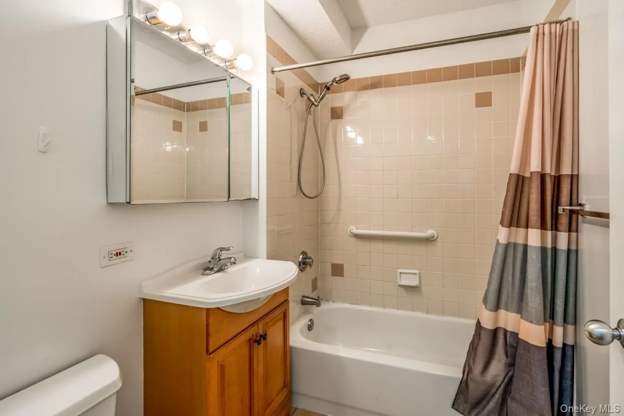 4-74 48th Avenue, New York, NY, 1 Bedroom Bedrooms, 3 Rooms Rooms,1 BathroomBathrooms,Residential Lease,For Rent,48th,0,1001992 4-74 48th Avenue, New York, NY, 1 Bedroom Bedrooms, 3 Rooms Rooms,1 BathroomBathrooms,Residential Lease,For Rent,48th,0,1001992