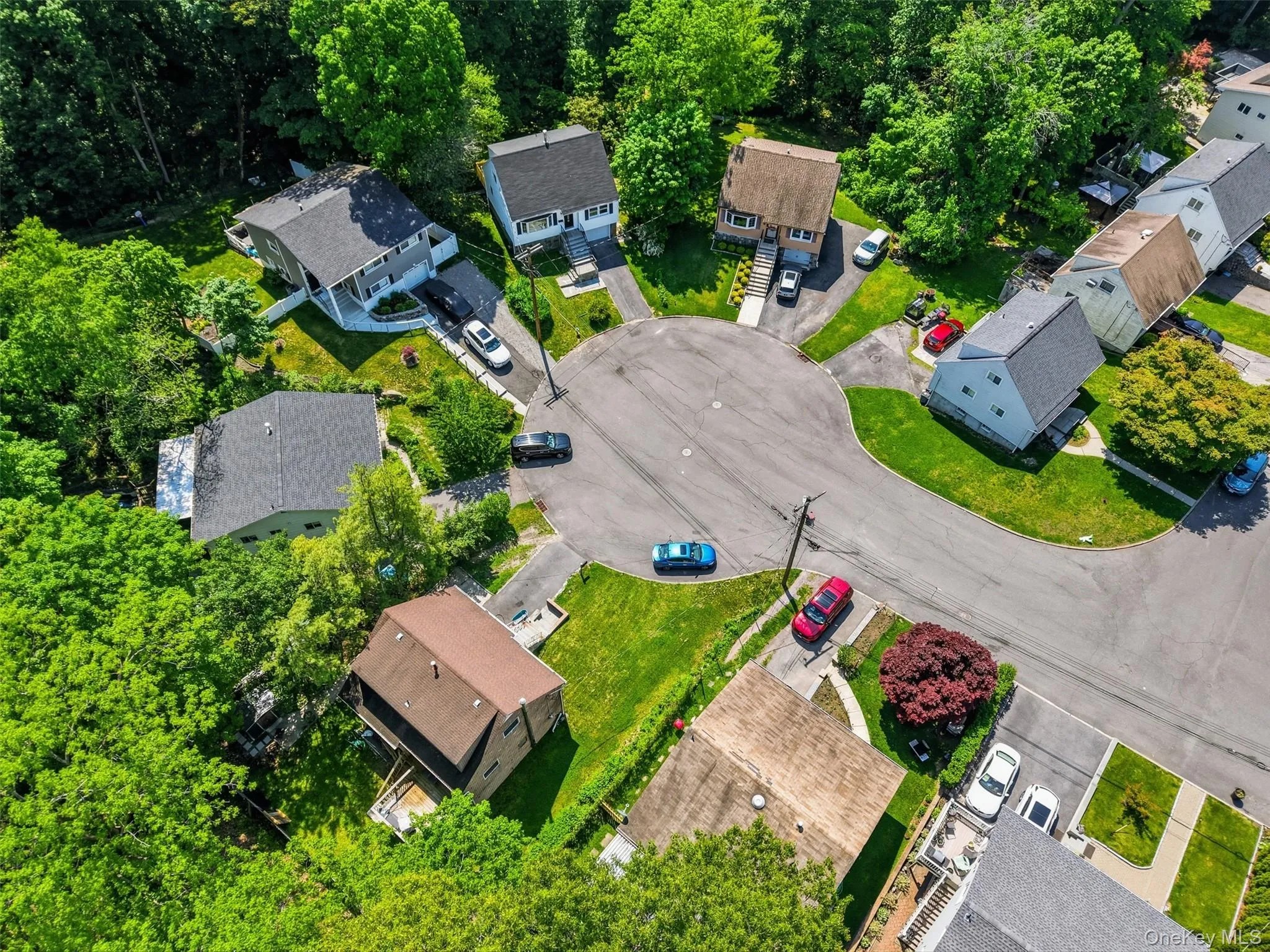 Residential cul-de-sac with multiple properties featuring mature landscaping Residential cul-de-sac with multiple properties featuring mature landscaping