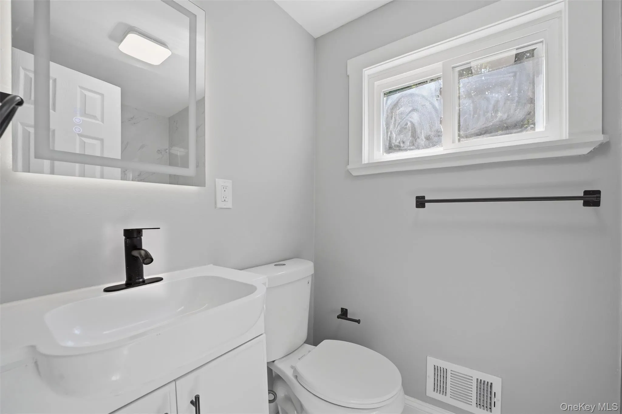 Top floor bathroom. Top floor bathroom.