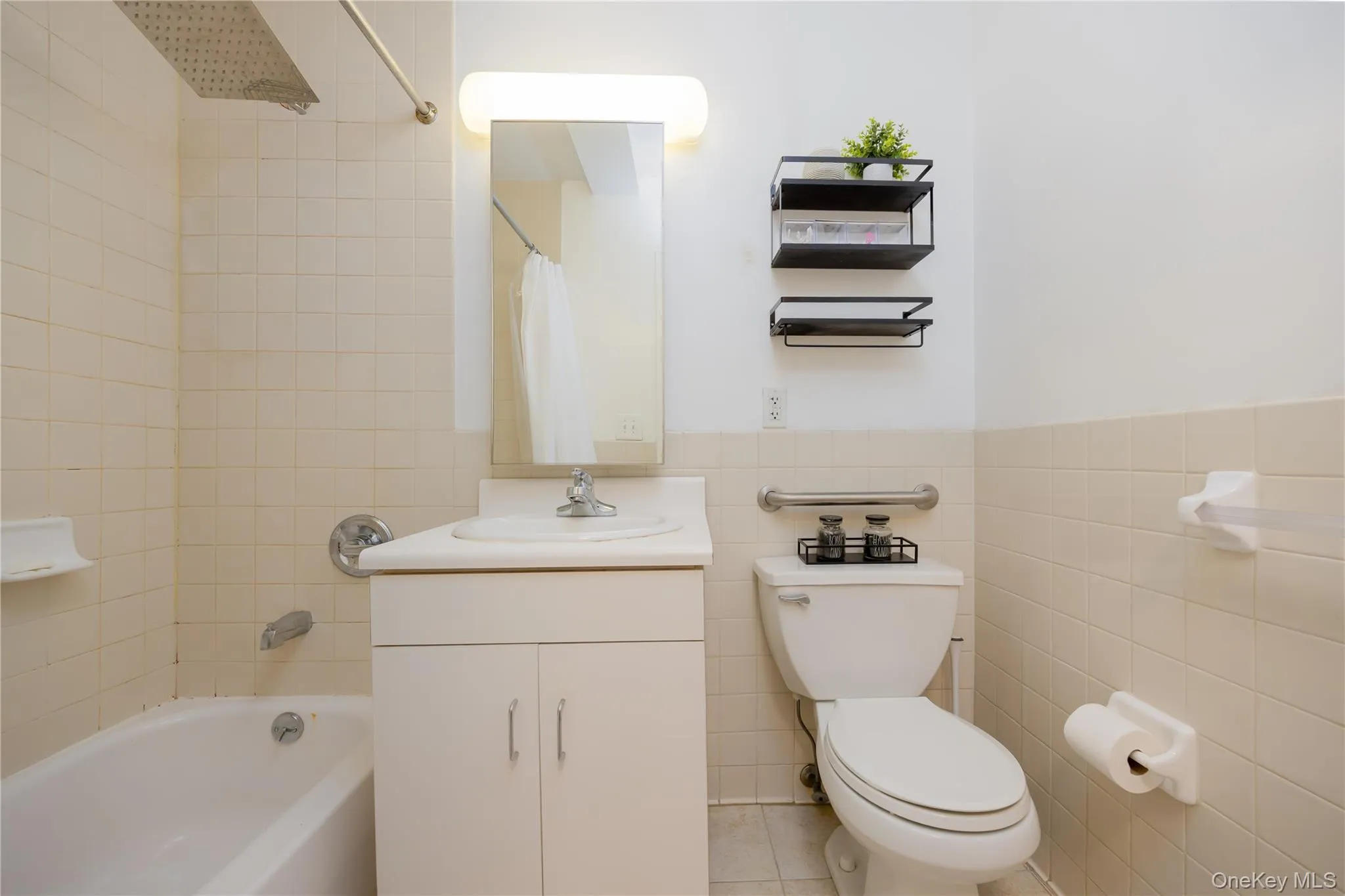 2023 Belmont Avenue, New York, NY, 2 Bedrooms Bedrooms, 5 Rooms Rooms,1 BathroomBathrooms,Residential,For Rent,Belmont,0,1002018 2023 Belmont Avenue, New York, NY, 2 Bedrooms Bedrooms, 5 Rooms Rooms,1 BathroomBathrooms,Residential,For Rent,Belmont,0,1002018