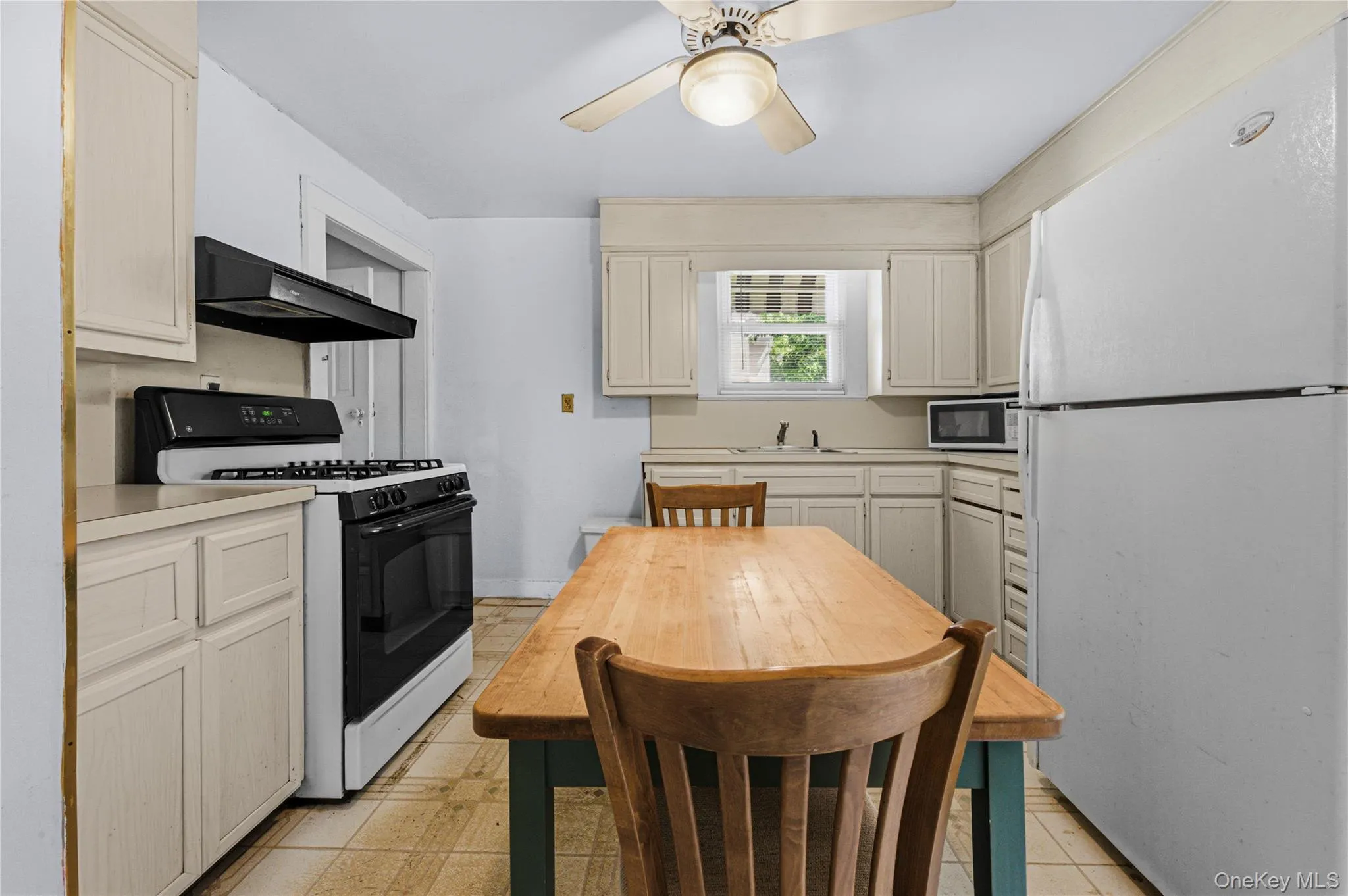 28 Cross Street, Glen Cove, NY, 3 Bedrooms Bedrooms, 5 Rooms Rooms,2 BathroomsBathrooms,Residential,For Rent,Cross,0,1002028 28 Cross Street, Glen Cove, NY, 3 Bedrooms Bedrooms, 5 Rooms Rooms,2 BathroomsBathrooms,Residential,For Rent,Cross,0,1002028
