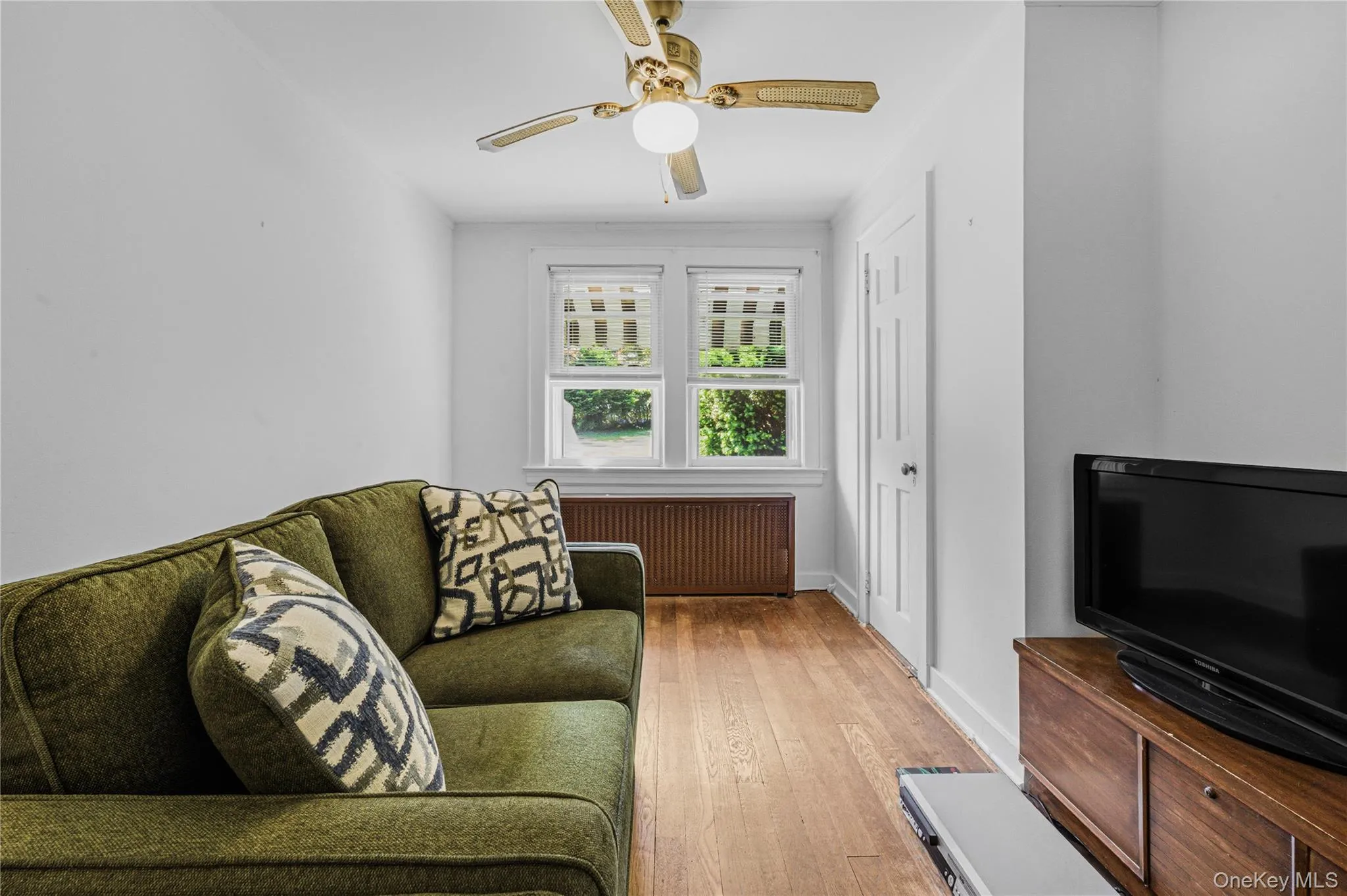 28 Cross Street, Glen Cove, NY, 3 Bedrooms Bedrooms, 5 Rooms Rooms,2 BathroomsBathrooms,Residential,For Rent,Cross,0,1002028 28 Cross Street, Glen Cove, NY, 3 Bedrooms Bedrooms, 5 Rooms Rooms,2 BathroomsBathrooms,Residential,For Rent,Cross,0,1002028