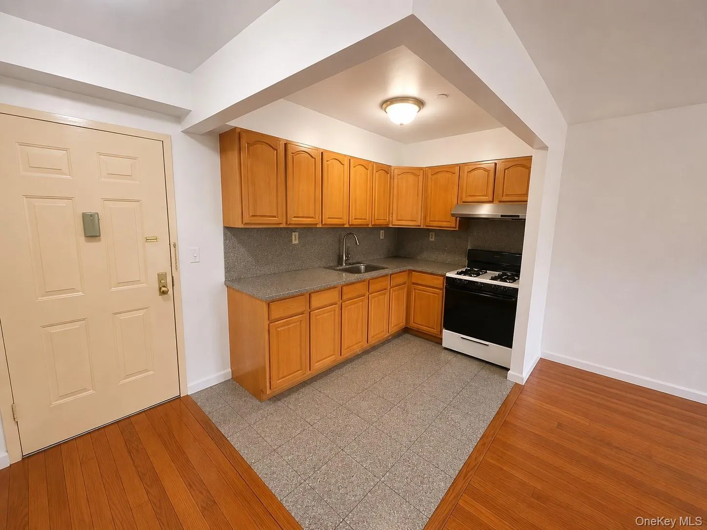 35-06 Leavitt Street, New York, NY, 2 Bedrooms Bedrooms, 5 Rooms Rooms,2 BathroomsBathrooms,Residential,For Rent,Leavitt,0,1002033 35-06 Leavitt Street, New York, NY, 2 Bedrooms Bedrooms, 5 Rooms Rooms,2 BathroomsBathrooms,Residential,For Rent,Leavitt,0,1002033