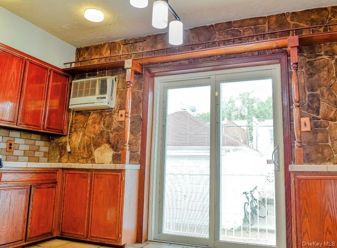 986 77th Street, New York, NY, 3 Bedrooms Bedrooms, 6 Rooms Rooms,1 BathroomBathrooms,Residential,For Rent,77th,0,1002041 986 77th Street, New York, NY, 3 Bedrooms Bedrooms, 6 Rooms Rooms,1 BathroomBathrooms,Residential,For Rent,77th,0,1002041