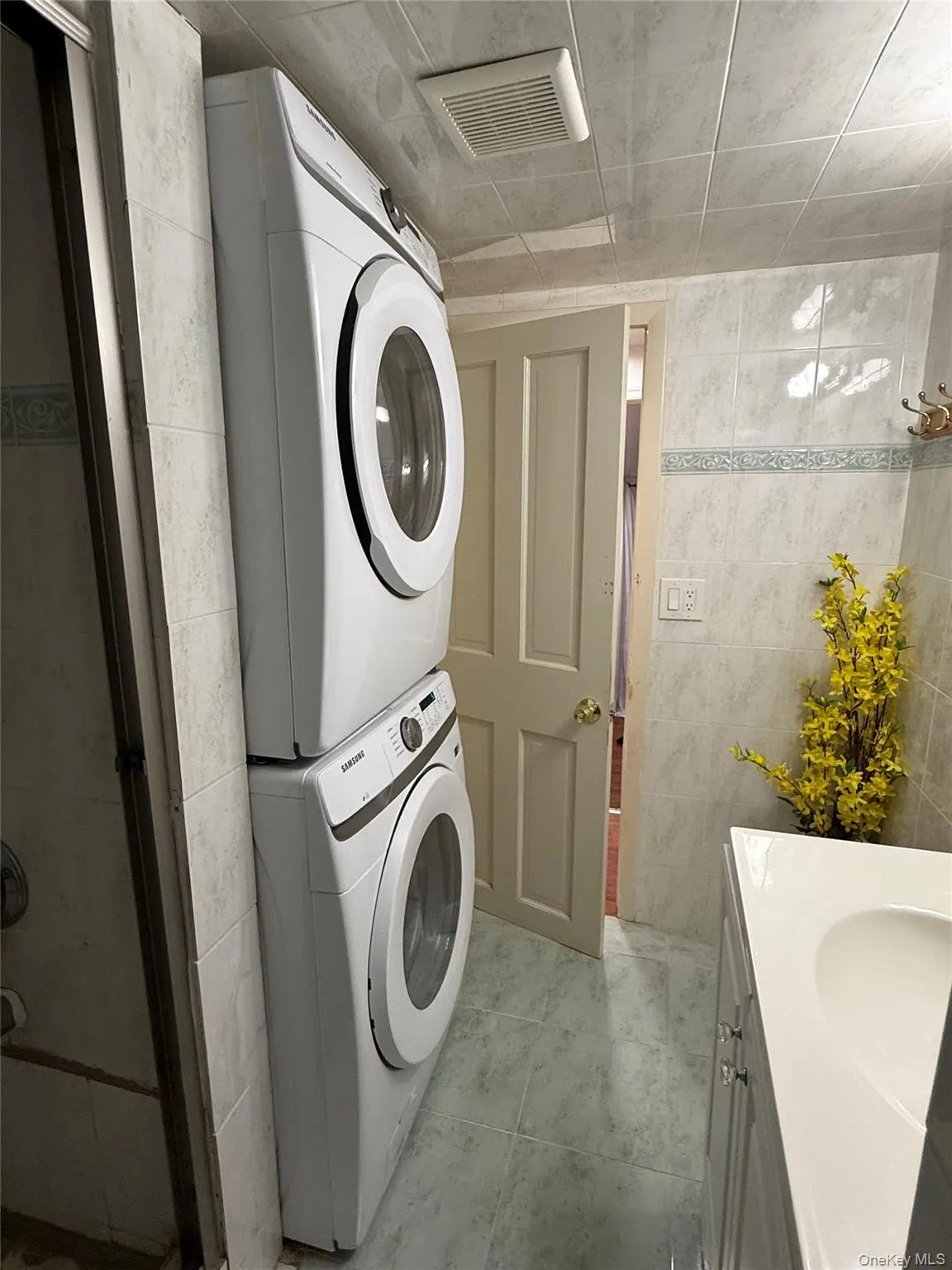 136 Quaker Rd Trailer Park, Ramapo, NY, 4 Bedrooms Bedrooms, 7 Rooms Rooms,1 BathroomBathrooms,Residential,For Rent,Quaker Rd Trailer Park,0,1002048 136 Quaker Rd Trailer Park, Ramapo, NY, 4 Bedrooms Bedrooms, 7 Rooms Rooms,1 BathroomBathrooms,Residential,For Rent,Quaker Rd Trailer Park,0,1002048