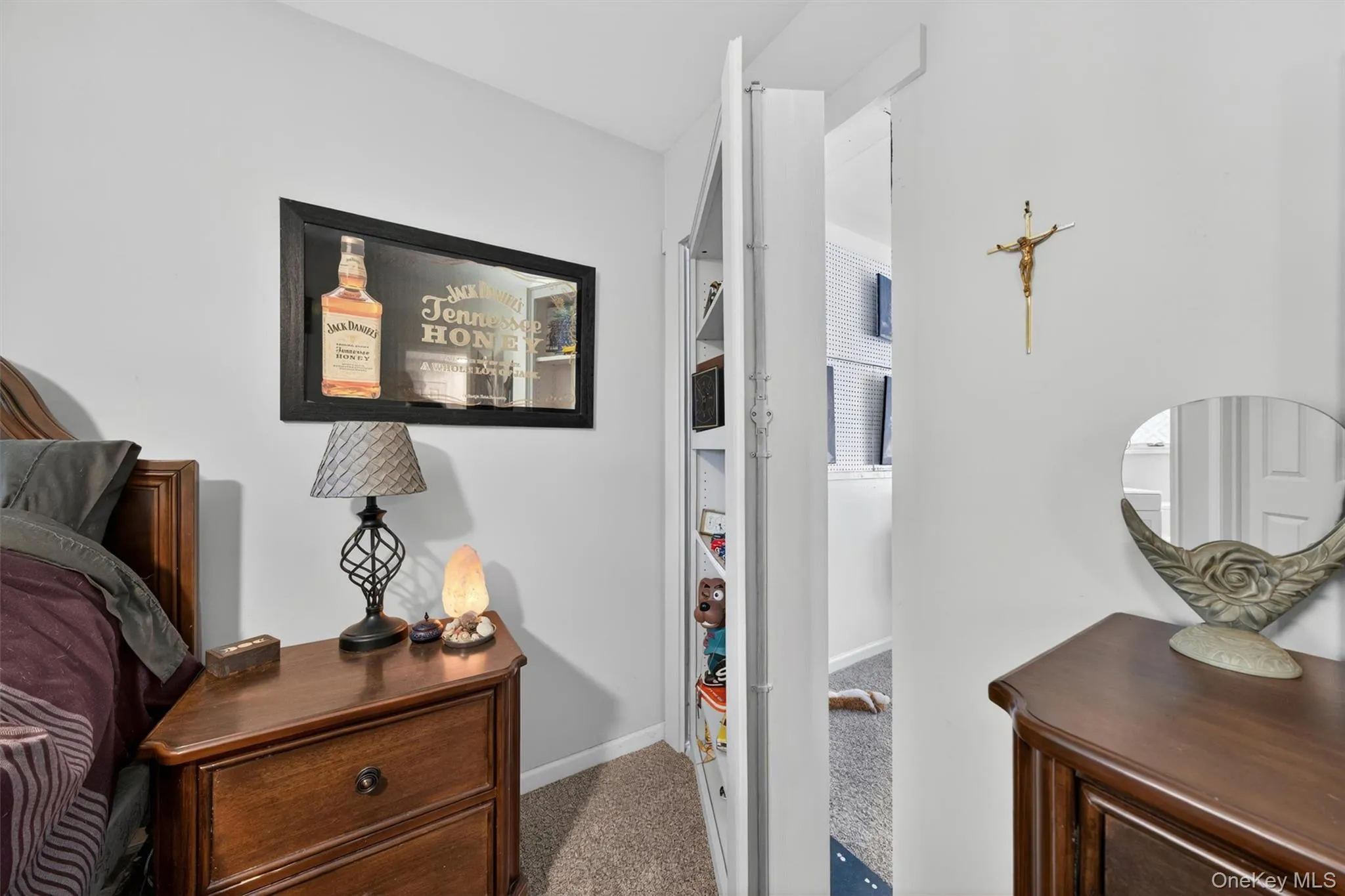 What's behind this bookshelf??!? It's a secret door!!! What's behind this bookshelf??!? It's a secret door!!!