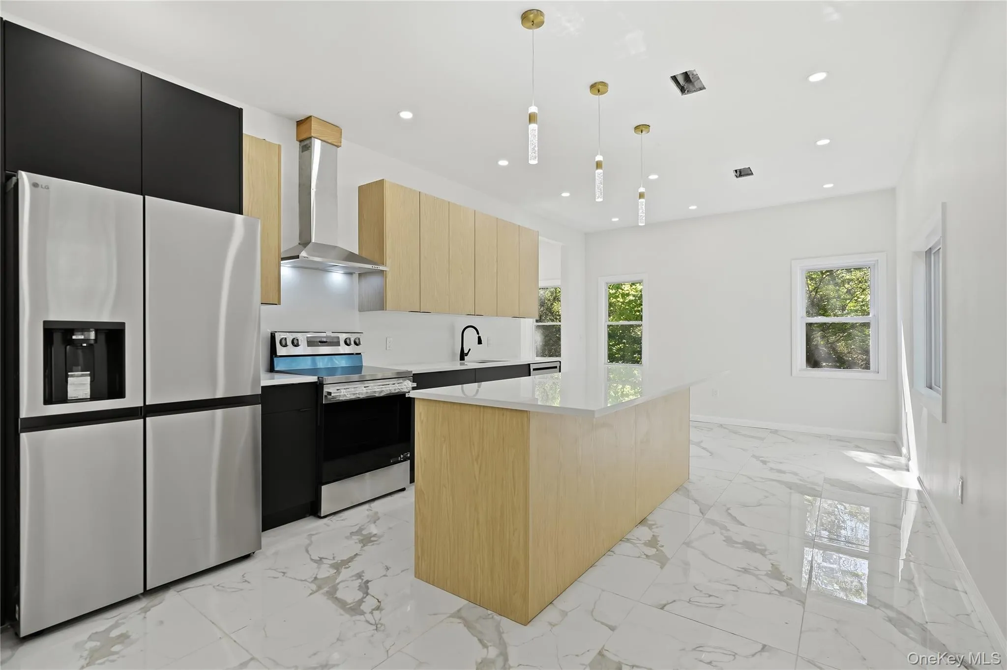2-tone kitchen with stainless steel appliances 2-tone kitchen with stainless steel appliances