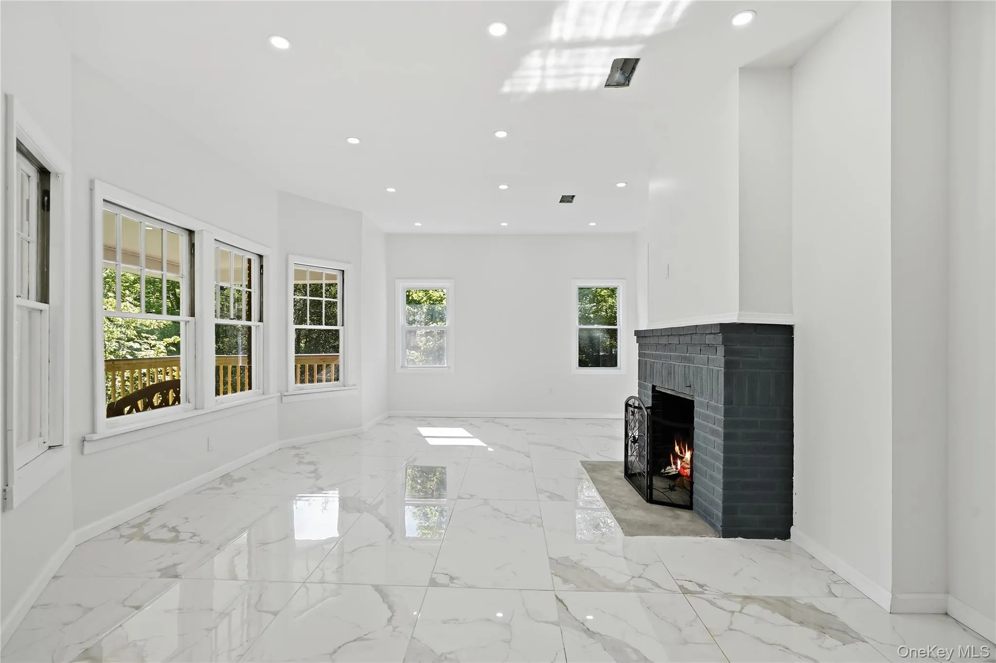 Airy and bright living area with ceramic tile Airy and bright living area with ceramic tile