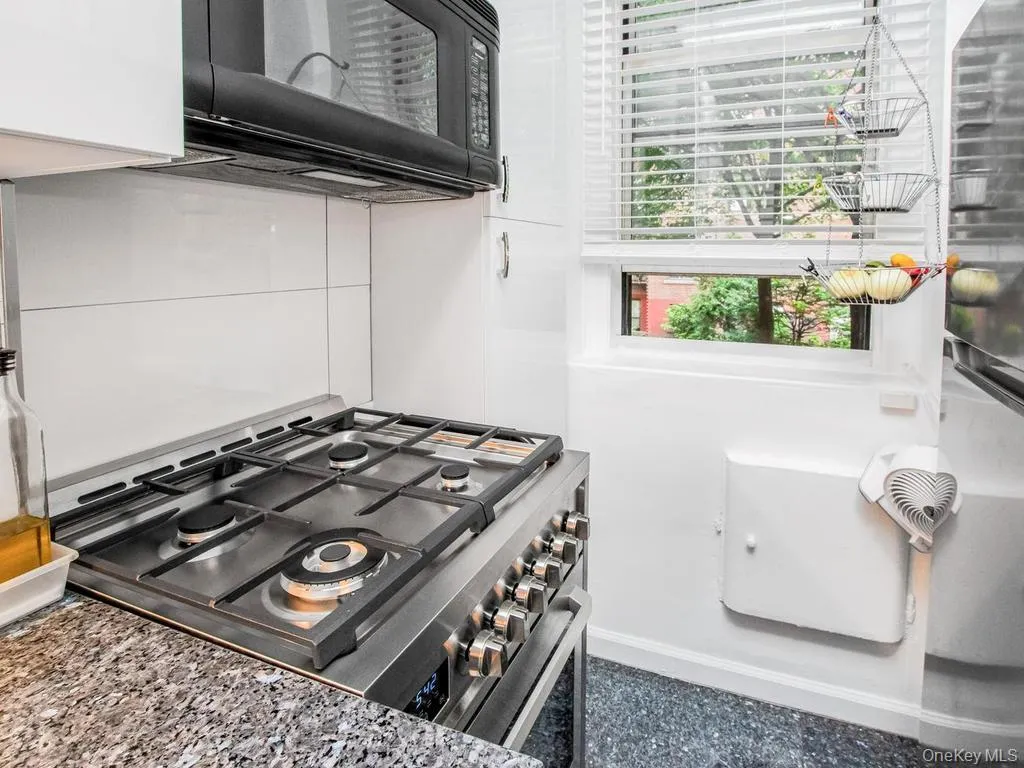 37-32 80th Street, New York, NY, 2 Bedrooms Bedrooms, 7 Rooms Rooms,1 BathroomBathrooms,Residential,For Rent,Street,0,1002055 37-32 80th Street, New York, NY, 2 Bedrooms Bedrooms, 7 Rooms Rooms,1 BathroomBathrooms,Residential,For Rent,Street,0,1002055