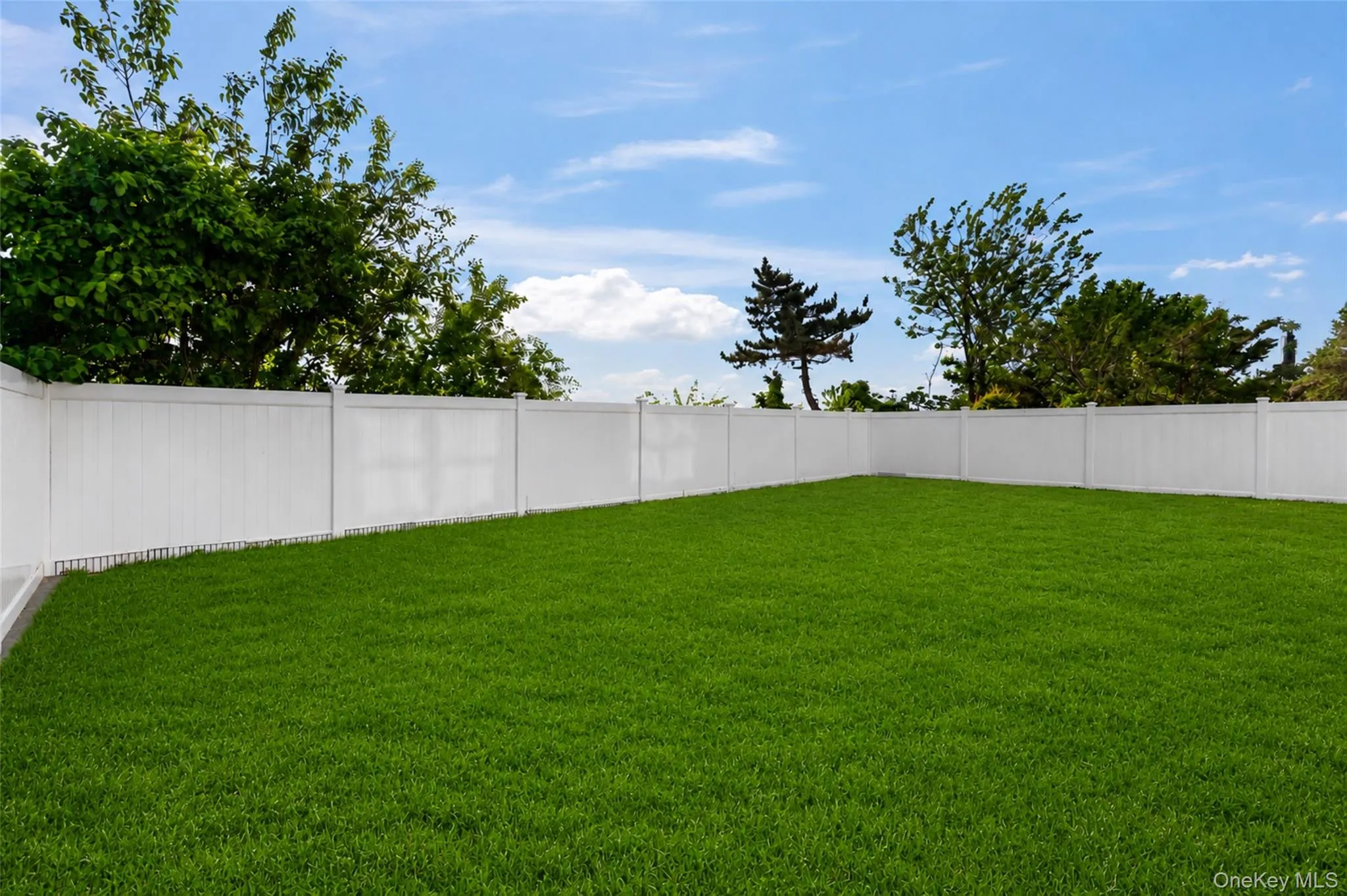 Virtually staged grass Virtually staged grass