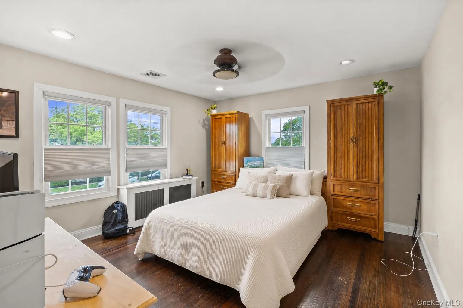 Good Things Long Island has a Sayville shop featuring handmade local art and goods. Decorating this home was made easier by the neighborhood. Good Things Long Island has a Sayville shop featuring handmade local art and goods. Decorating this home was made easier by the neighborhood.