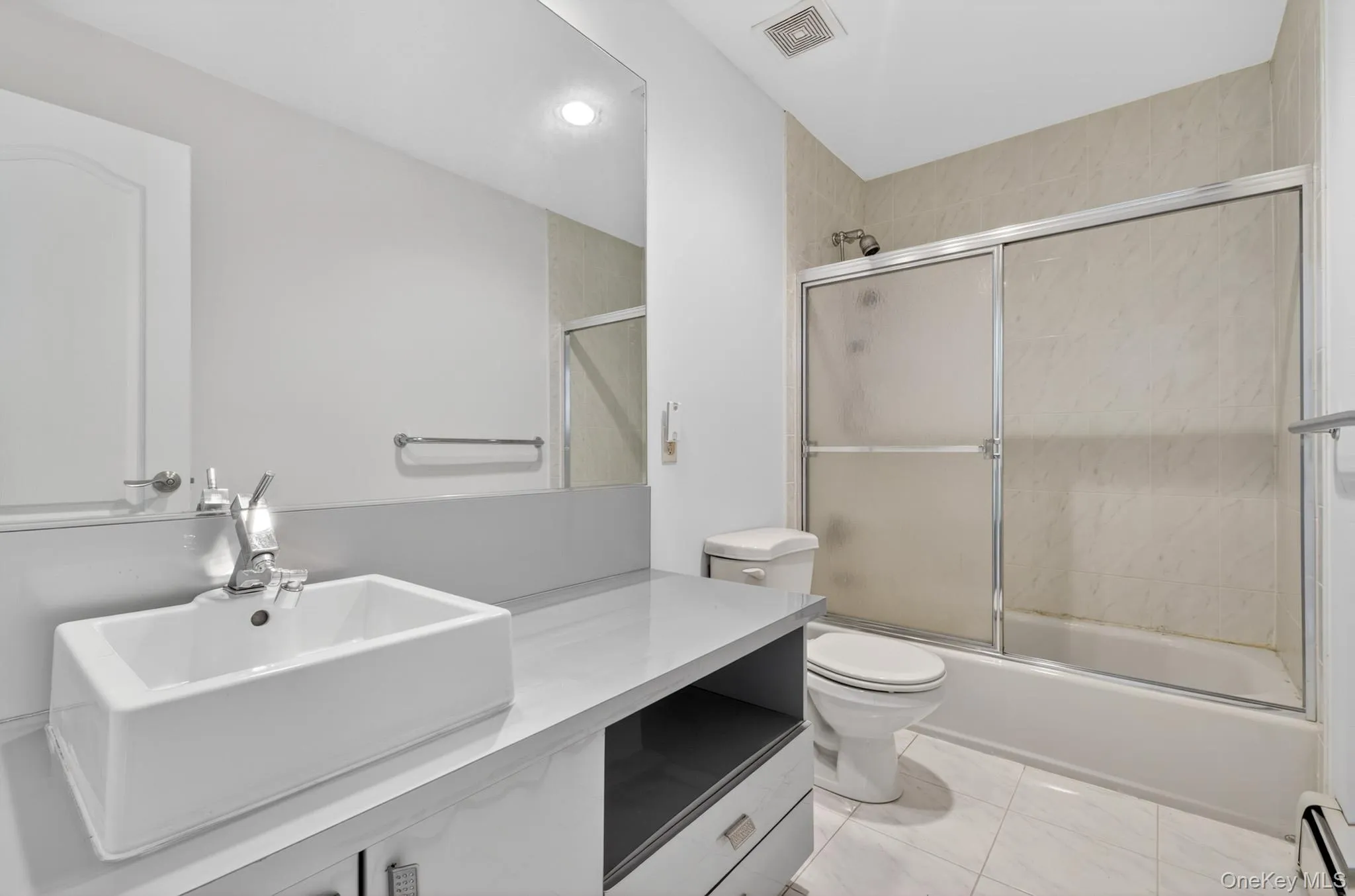 82B Inwood Road, North Hempstead, NY, 4 Bedrooms Bedrooms, 8 Rooms Rooms,2 BathroomsBathrooms,Residential,For Rent,Inwood,0,1002085 82B Inwood Road, North Hempstead, NY, 4 Bedrooms Bedrooms, 8 Rooms Rooms,2 BathroomsBathrooms,Residential,For Rent,Inwood,0,1002085