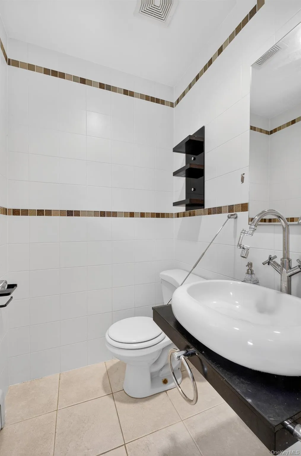 82B Inwood Road, North Hempstead, NY, 4 Bedrooms Bedrooms, 8 Rooms Rooms,2 BathroomsBathrooms,Residential,For Rent,Inwood,0,1002085 82B Inwood Road, North Hempstead, NY, 4 Bedrooms Bedrooms, 8 Rooms Rooms,2 BathroomsBathrooms,Residential,For Rent,Inwood,0,1002085