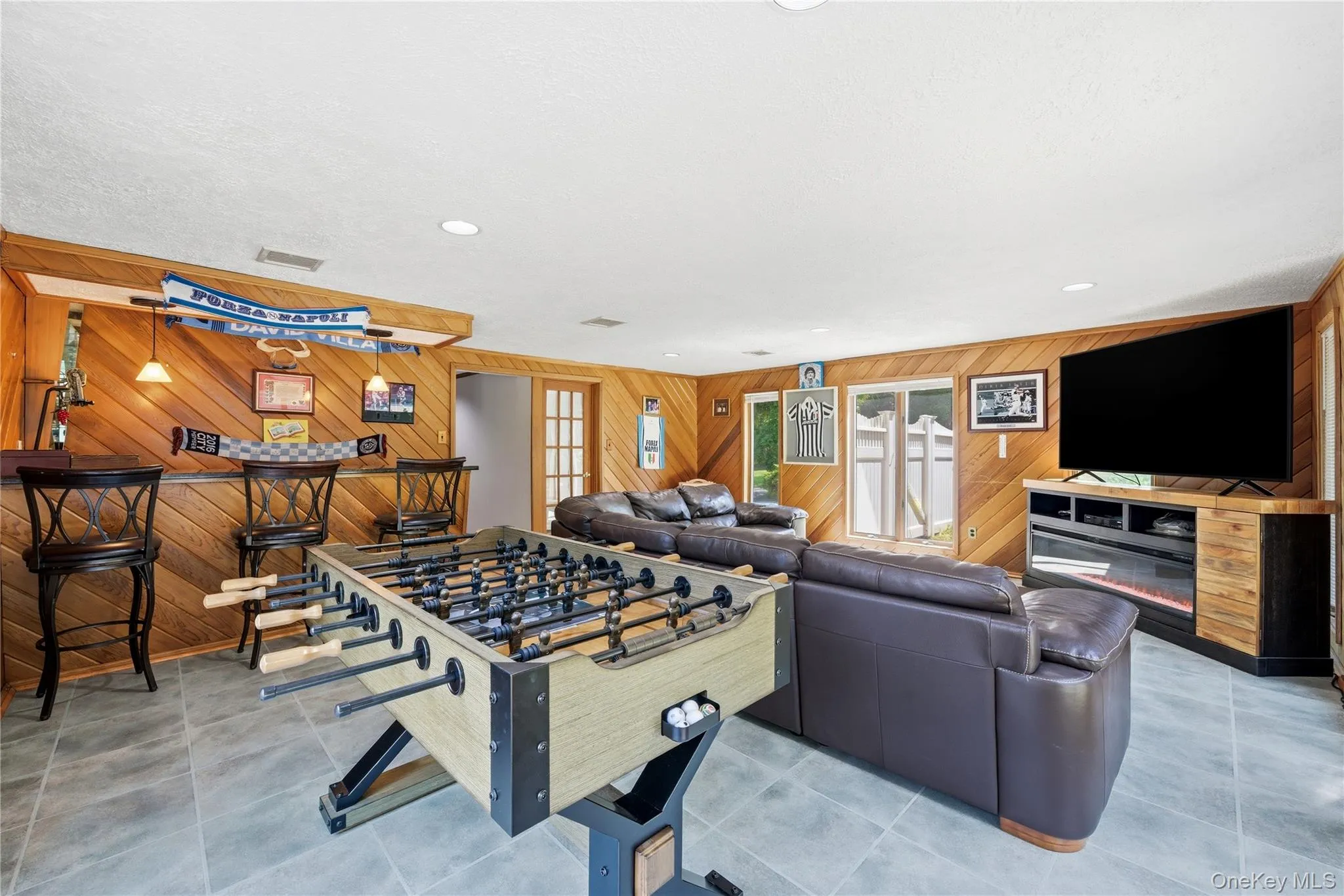 Lower Level - Recreational Roomw/ Wet Bar & Fridge Lower Level - Recreational Roomw/ Wet Bar & Fridge