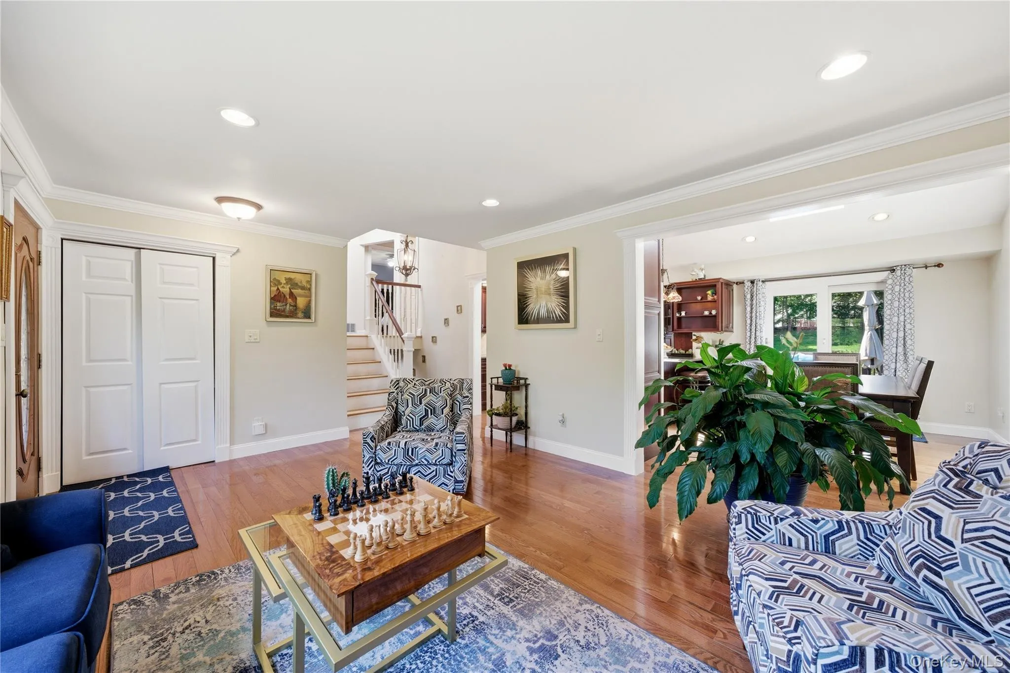 Hardwood Floors & Recessed Lighting & Crown Molding Hardwood Floors & Recessed Lighting & Crown Molding