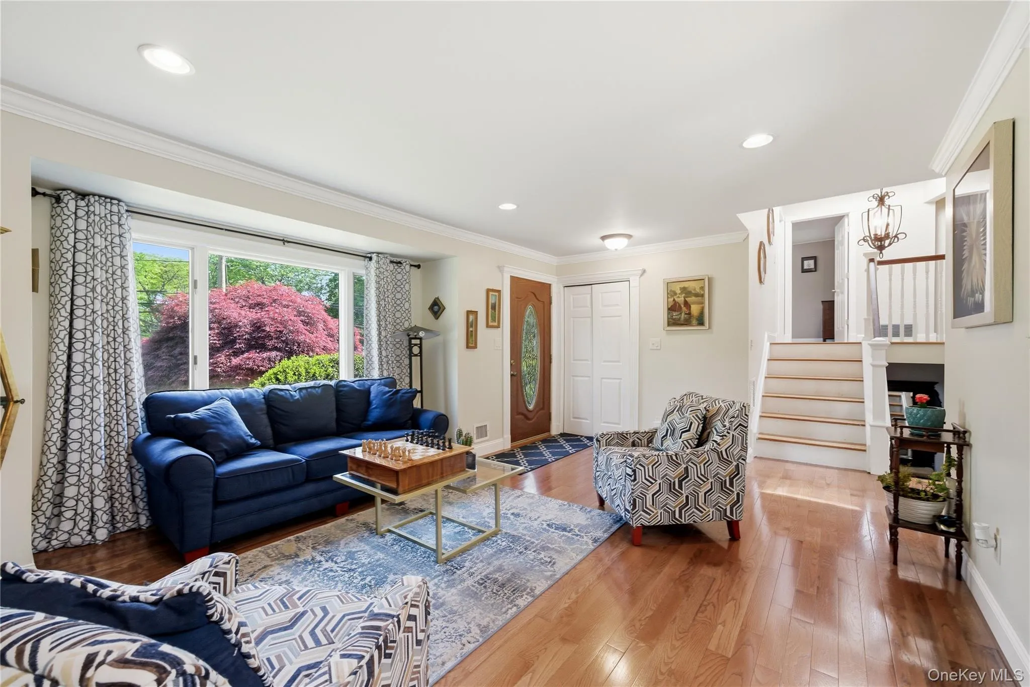 Front Door Entry to Formal Living Room w/Coat Closet Front Door Entry to Formal Living Room w/Coat Closet