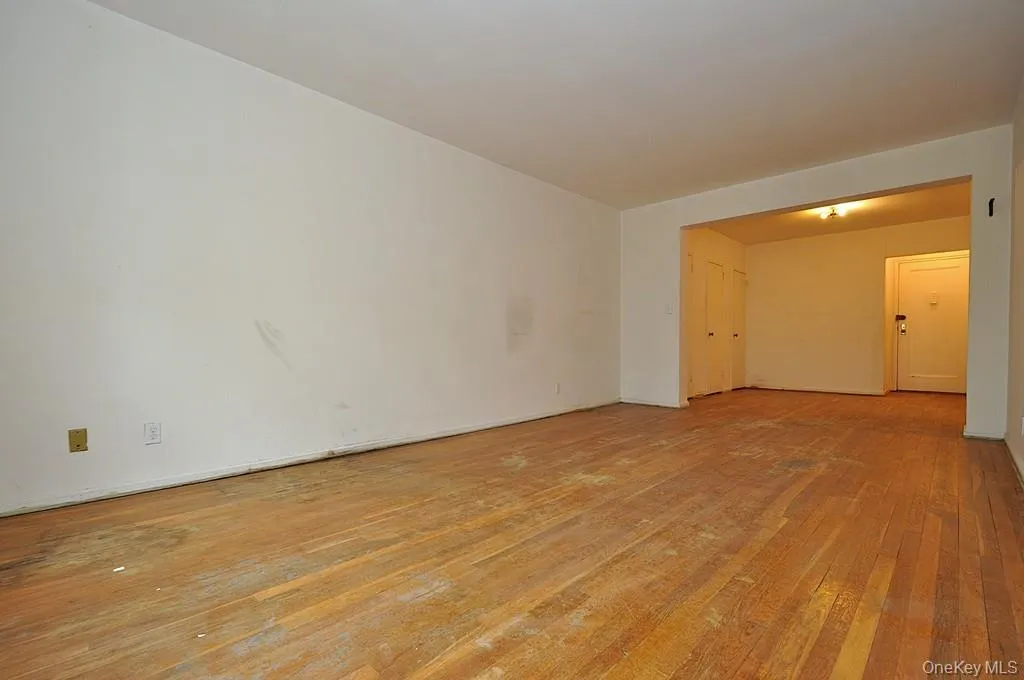 Large living room opens to the dining foyer and is approx 19'-1" x 11'-11" plus the Dining area which is an additional 10'-0" x 14'-1" Large living room opens to the dining foyer and is approx 19'-1" x 11'-11" plus the Dining area which is an additional 10'-0" x 14'-1"