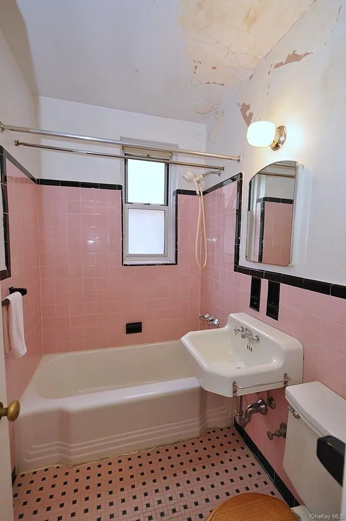 29 Abeel Street, Yonkers, NY, 2 Bedrooms Bedrooms, 5 Rooms Rooms,1 BathroomBathrooms,Residential Sale,For Rent,Abeel,0,1002113 29 Abeel Street, Yonkers, NY, 2 Bedrooms Bedrooms, 5 Rooms Rooms,1 BathroomBathrooms,Residential Sale,For Rent,Abeel,0,1002113