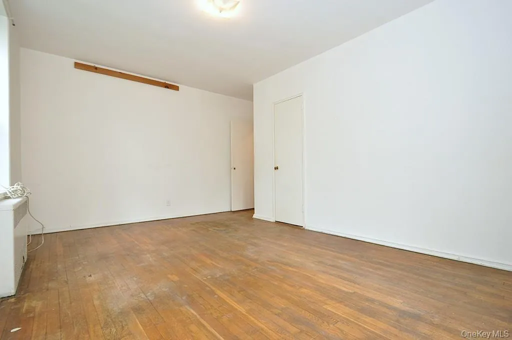 This primary corner bedroom is approx 15'-10" x 13'-3" This primary corner bedroom is approx 15'-10" x 13'-3"