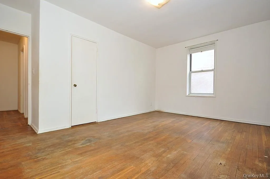 This primary corner bedroom is approx 15'-10" x 13'-3" This primary corner bedroom is approx 15'-10" x 13'-3"