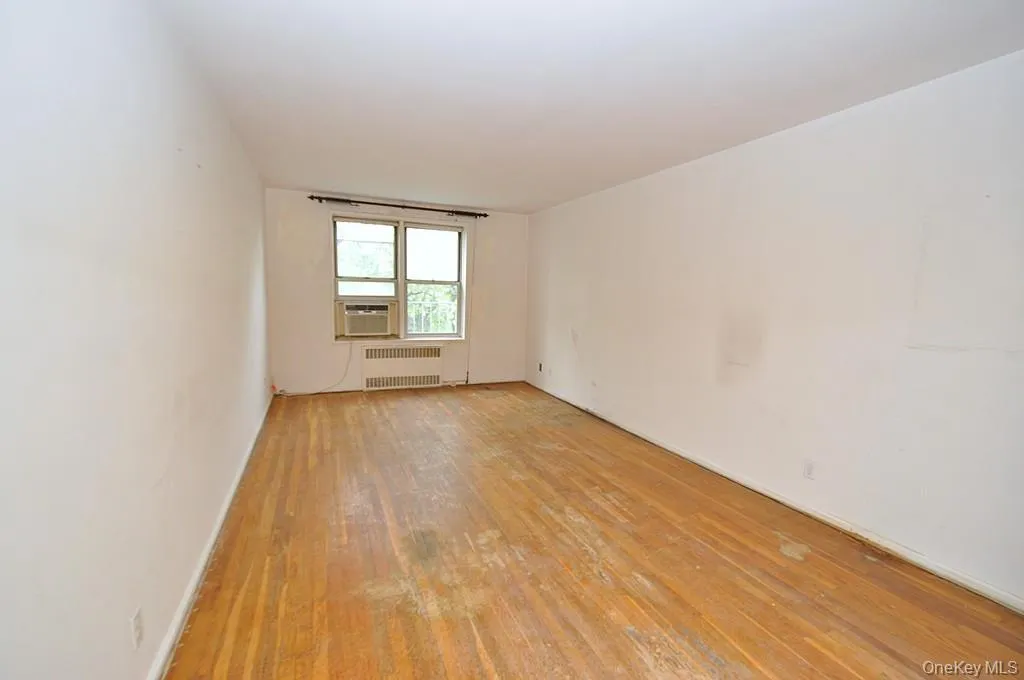 Large living room opens to the dining foyer and is approx 19'-1" x 11'-11" plus the Dining area which is an additional 10'-0" x 14'-1" Large living room opens to the dining foyer and is approx 19'-1" x 11'-11" plus the Dining area which is an additional 10'-0" x 14'-1"