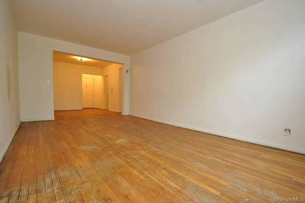 Large living room opens to the dining foyer and is approx 19'-1" x 11'-11" plus the Dining area which is an additional 10'-0" x 14'-1" Large living room opens to the dining foyer and is approx 19'-1" x 11'-11" plus the Dining area which is an additional 10'-0" x 14'-1"