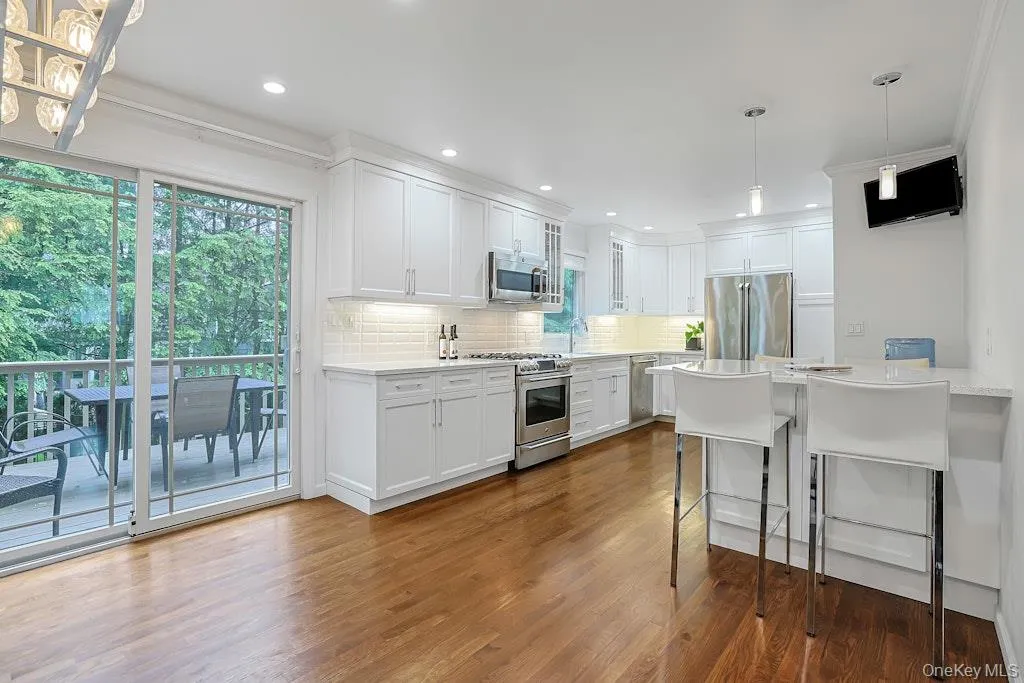 305 Stratton Road, New Rochelle, NY, 4 Bedrooms Bedrooms, 8 Rooms Rooms,3 BathroomsBathrooms,Residential,For Rent,Stratton,0,1002115 305 Stratton Road, New Rochelle, NY, 4 Bedrooms Bedrooms, 8 Rooms Rooms,3 BathroomsBathrooms,Residential,For Rent,Stratton,0,1002115
