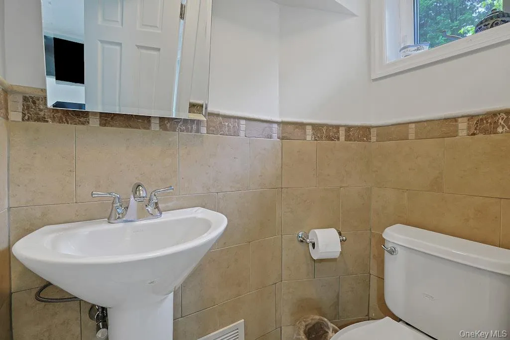 305 Stratton Road, New Rochelle, NY, 4 Bedrooms Bedrooms, 8 Rooms Rooms,3 BathroomsBathrooms,Residential,For Rent,Stratton,0,1002115 305 Stratton Road, New Rochelle, NY, 4 Bedrooms Bedrooms, 8 Rooms Rooms,3 BathroomsBathrooms,Residential,For Rent,Stratton,0,1002115