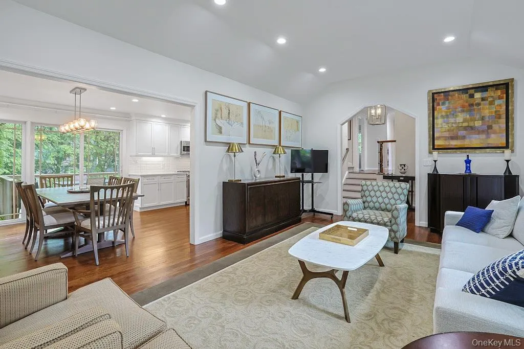 305 Stratton Road, New Rochelle, NY, 4 Bedrooms Bedrooms, 8 Rooms Rooms,3 BathroomsBathrooms,Residential,For Rent,Stratton,0,1002115 305 Stratton Road, New Rochelle, NY, 4 Bedrooms Bedrooms, 8 Rooms Rooms,3 BathroomsBathrooms,Residential,For Rent,Stratton,0,1002115
