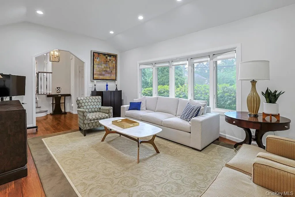 305 Stratton Road, New Rochelle, NY, 4 Bedrooms Bedrooms, 8 Rooms Rooms,3 BathroomsBathrooms,Residential,For Rent,Stratton,0,1002115 305 Stratton Road, New Rochelle, NY, 4 Bedrooms Bedrooms, 8 Rooms Rooms,3 BathroomsBathrooms,Residential,For Rent,Stratton,0,1002115