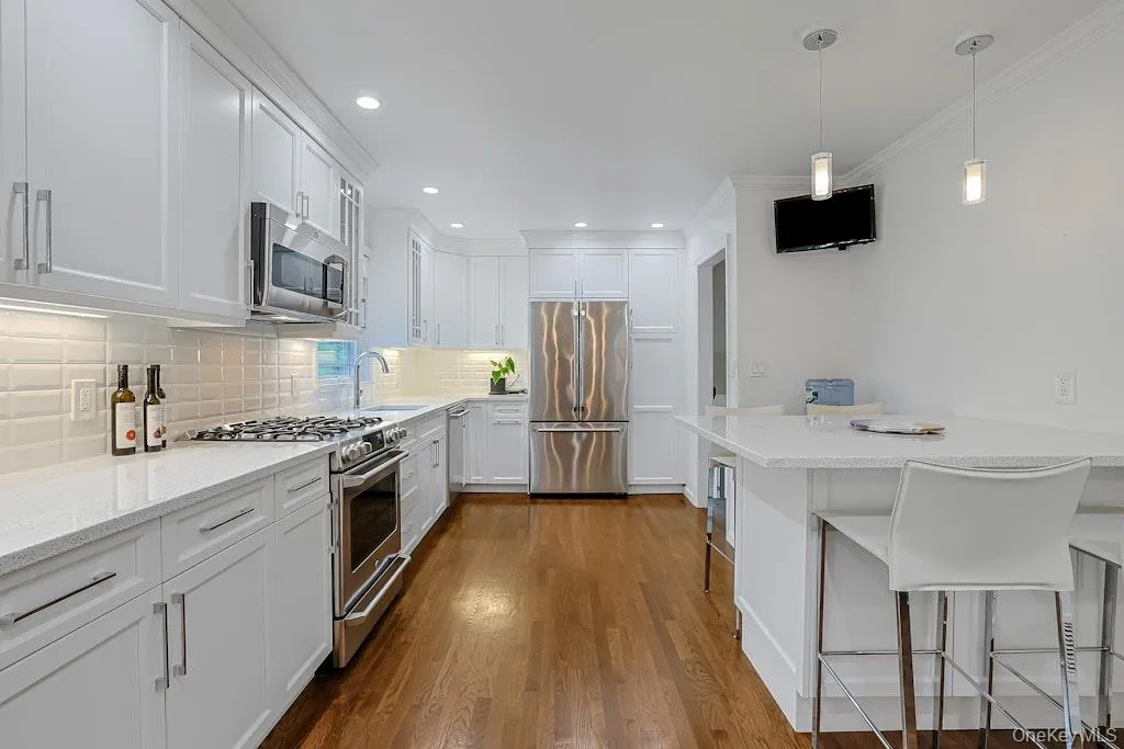 305 Stratton Road, New Rochelle, NY, 4 Bedrooms Bedrooms, 8 Rooms Rooms,3 BathroomsBathrooms,Residential,For Rent,Stratton,0,1002115 305 Stratton Road, New Rochelle, NY, 4 Bedrooms Bedrooms, 8 Rooms Rooms,3 BathroomsBathrooms,Residential,For Rent,Stratton,0,1002115