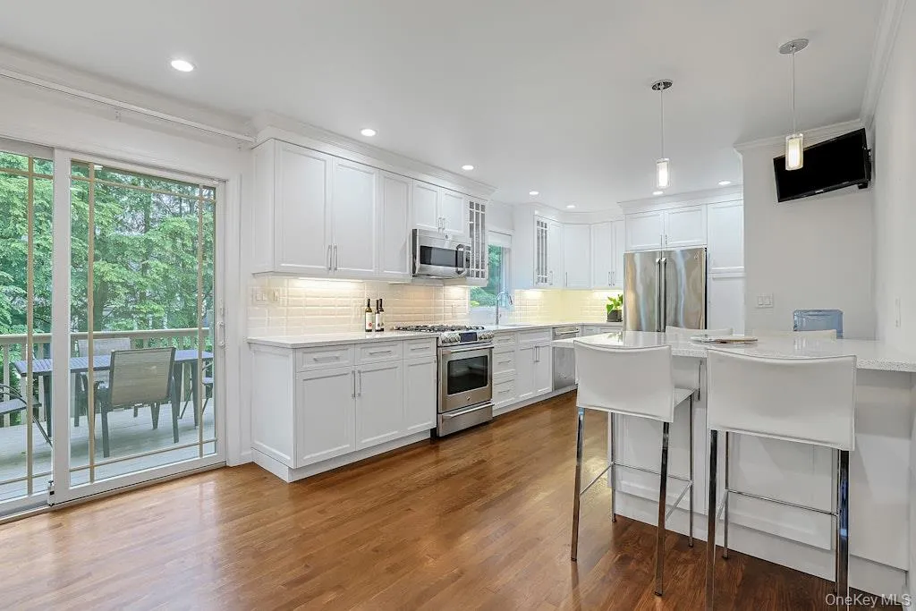 305 Stratton Road, New Rochelle, NY, 4 Bedrooms Bedrooms, 8 Rooms Rooms,3 BathroomsBathrooms,Residential,For Rent,Stratton,0,1002115 305 Stratton Road, New Rochelle, NY, 4 Bedrooms Bedrooms, 8 Rooms Rooms,3 BathroomsBathrooms,Residential,For Rent,Stratton,0,1002115