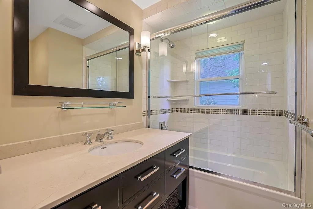305 Stratton Road, New Rochelle, NY, 4 Bedrooms Bedrooms, 8 Rooms Rooms,3 BathroomsBathrooms,Residential,For Rent,Stratton,0,1002115 305 Stratton Road, New Rochelle, NY, 4 Bedrooms Bedrooms, 8 Rooms Rooms,3 BathroomsBathrooms,Residential,For Rent,Stratton,0,1002115