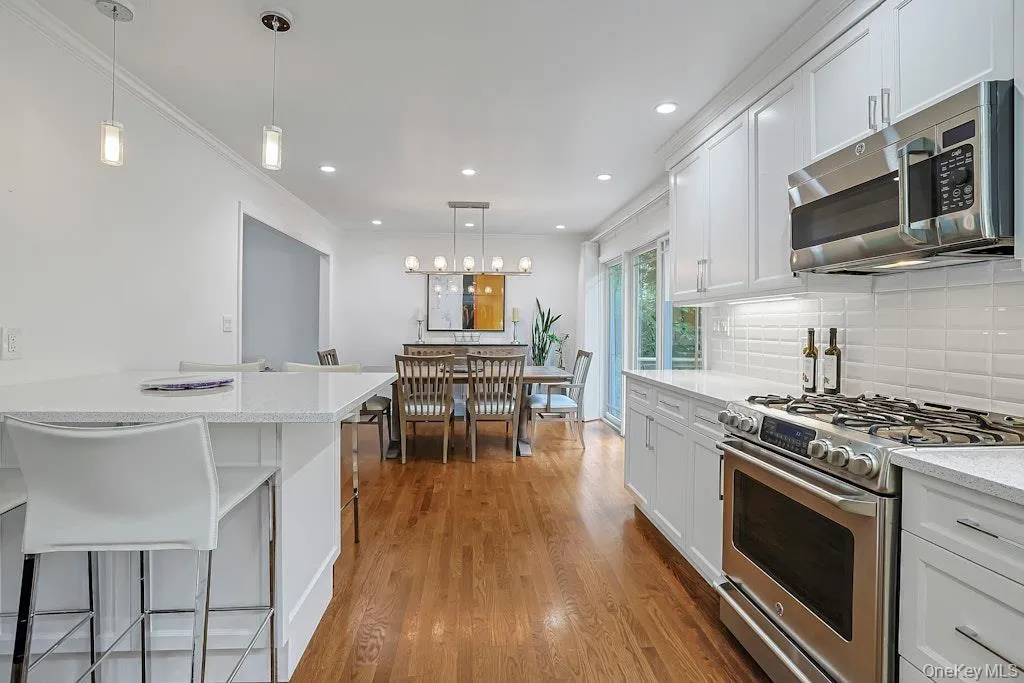 305 Stratton Road, New Rochelle, NY, 4 Bedrooms Bedrooms, 8 Rooms Rooms,3 BathroomsBathrooms,Residential,For Rent,Stratton,0,1002115 305 Stratton Road, New Rochelle, NY, 4 Bedrooms Bedrooms, 8 Rooms Rooms,3 BathroomsBathrooms,Residential,For Rent,Stratton,0,1002115