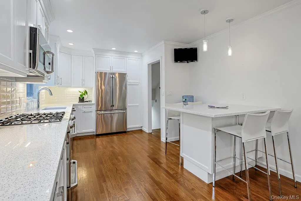305 Stratton Road, New Rochelle, NY, 4 Bedrooms Bedrooms, 8 Rooms Rooms,3 BathroomsBathrooms,Residential,For Rent,Stratton,0,1002115 305 Stratton Road, New Rochelle, NY, 4 Bedrooms Bedrooms, 8 Rooms Rooms,3 BathroomsBathrooms,Residential,For Rent,Stratton,0,1002115