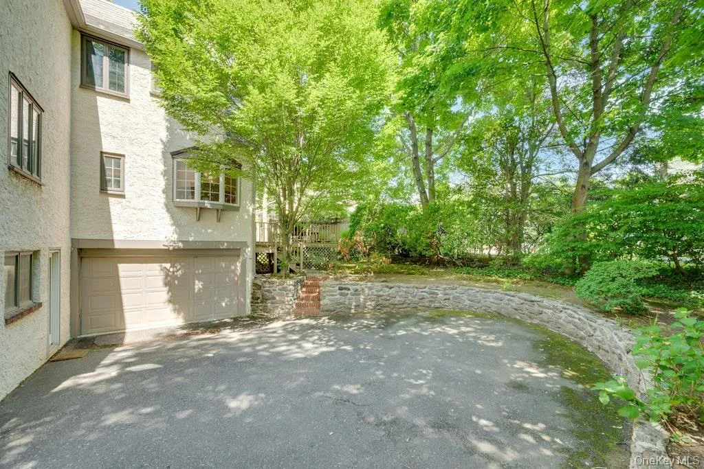 Additional play space in your tucked away large driveway Additional play space in your tucked away large driveway