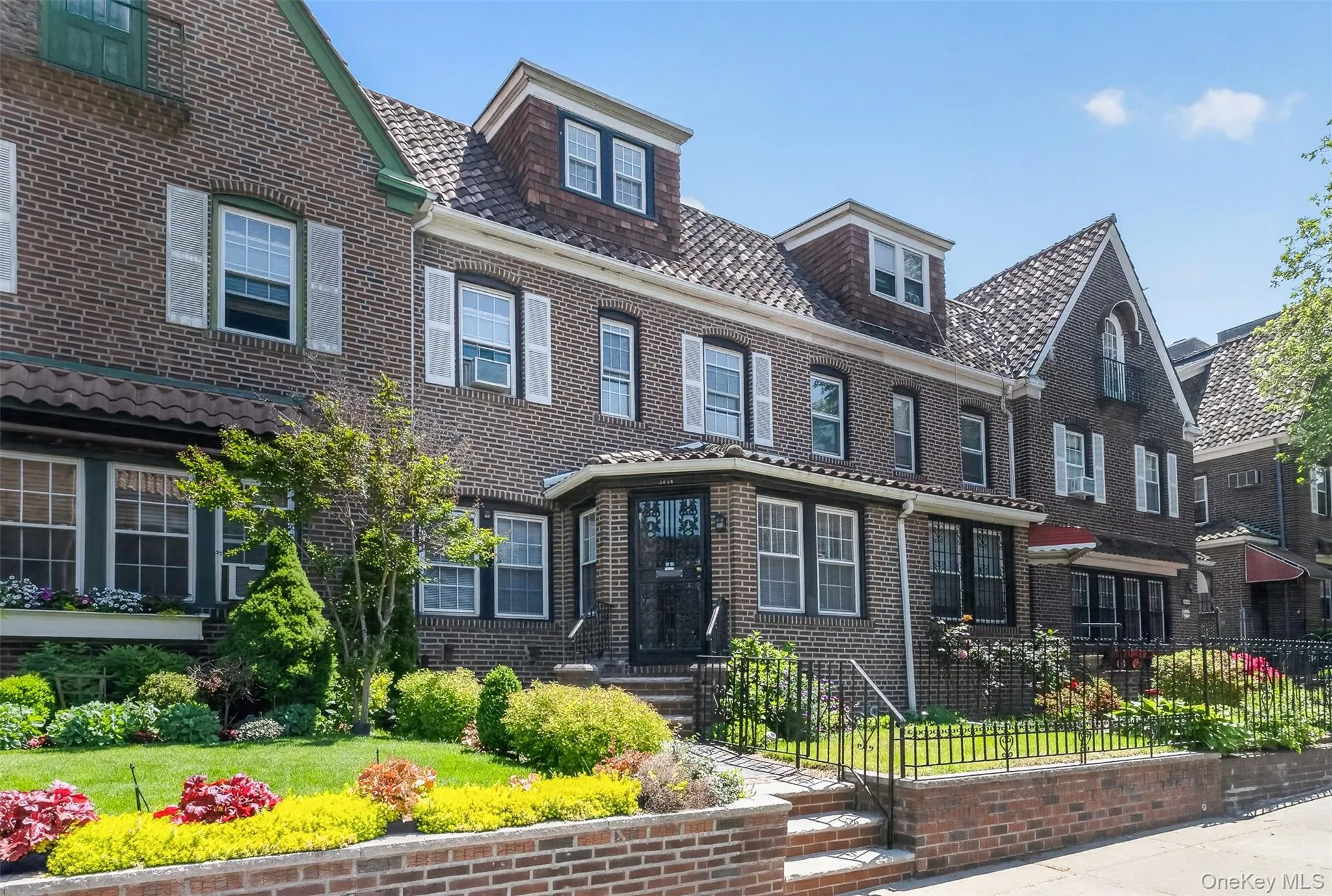 34-39 75th Street, New York, NY, 4 Bedrooms Bedrooms, 7 Rooms Rooms,2 BathroomsBathrooms,Residential Lease,For Rent,75th,0,1002119 34-39 75th Street, New York, NY, 4 Bedrooms Bedrooms, 7 Rooms Rooms,2 BathroomsBathrooms,Residential Lease,For Rent,75th,0,1002119