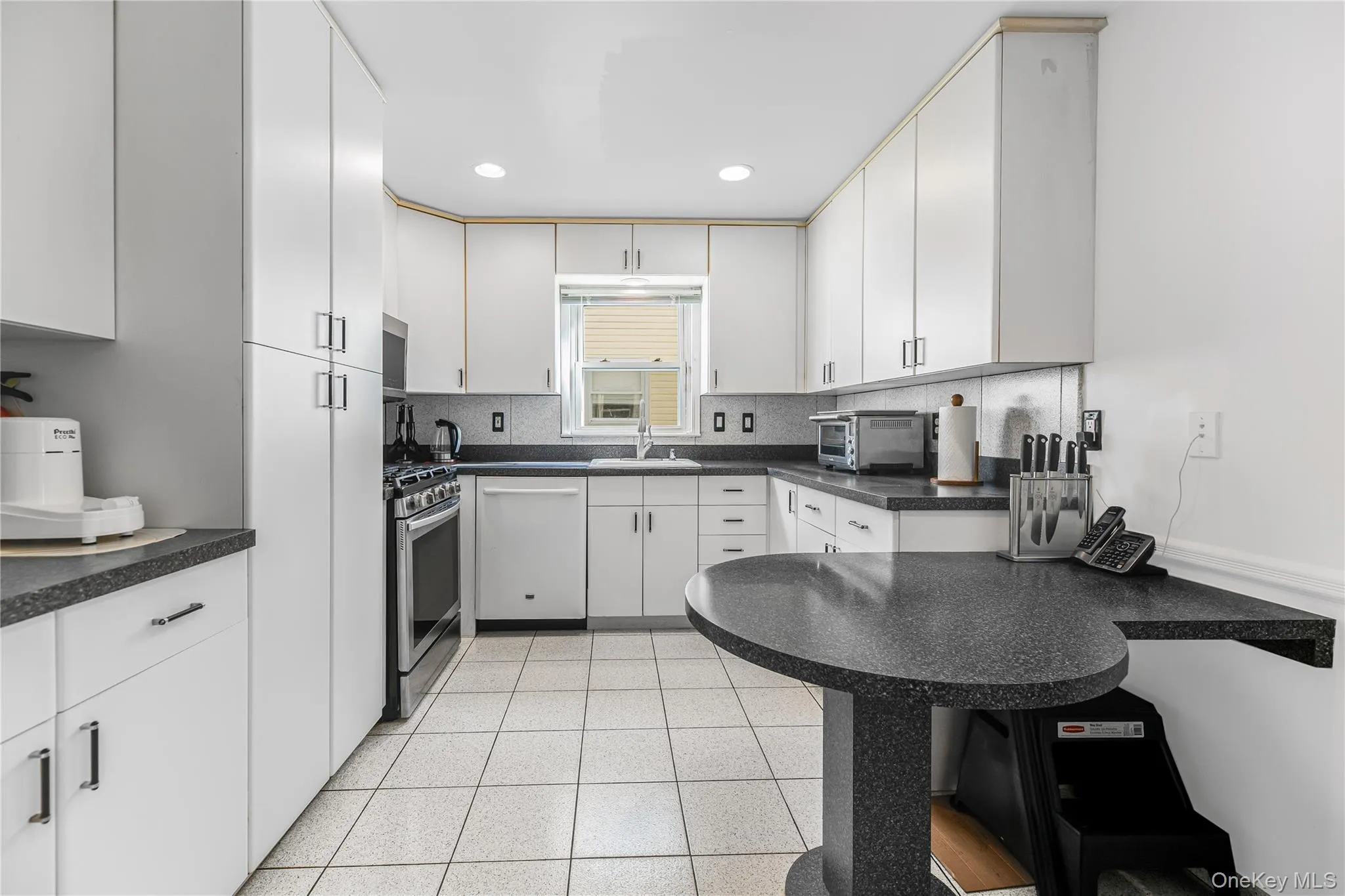 25 Jody Lane, Yonkers, NY, 4 Bedrooms Bedrooms, 12 Rooms Rooms,2 BathroomsBathrooms,Residential,For Rent,Jody,0,1002128 25 Jody Lane, Yonkers, NY, 4 Bedrooms Bedrooms, 12 Rooms Rooms,2 BathroomsBathrooms,Residential,For Rent,Jody,0,1002128
