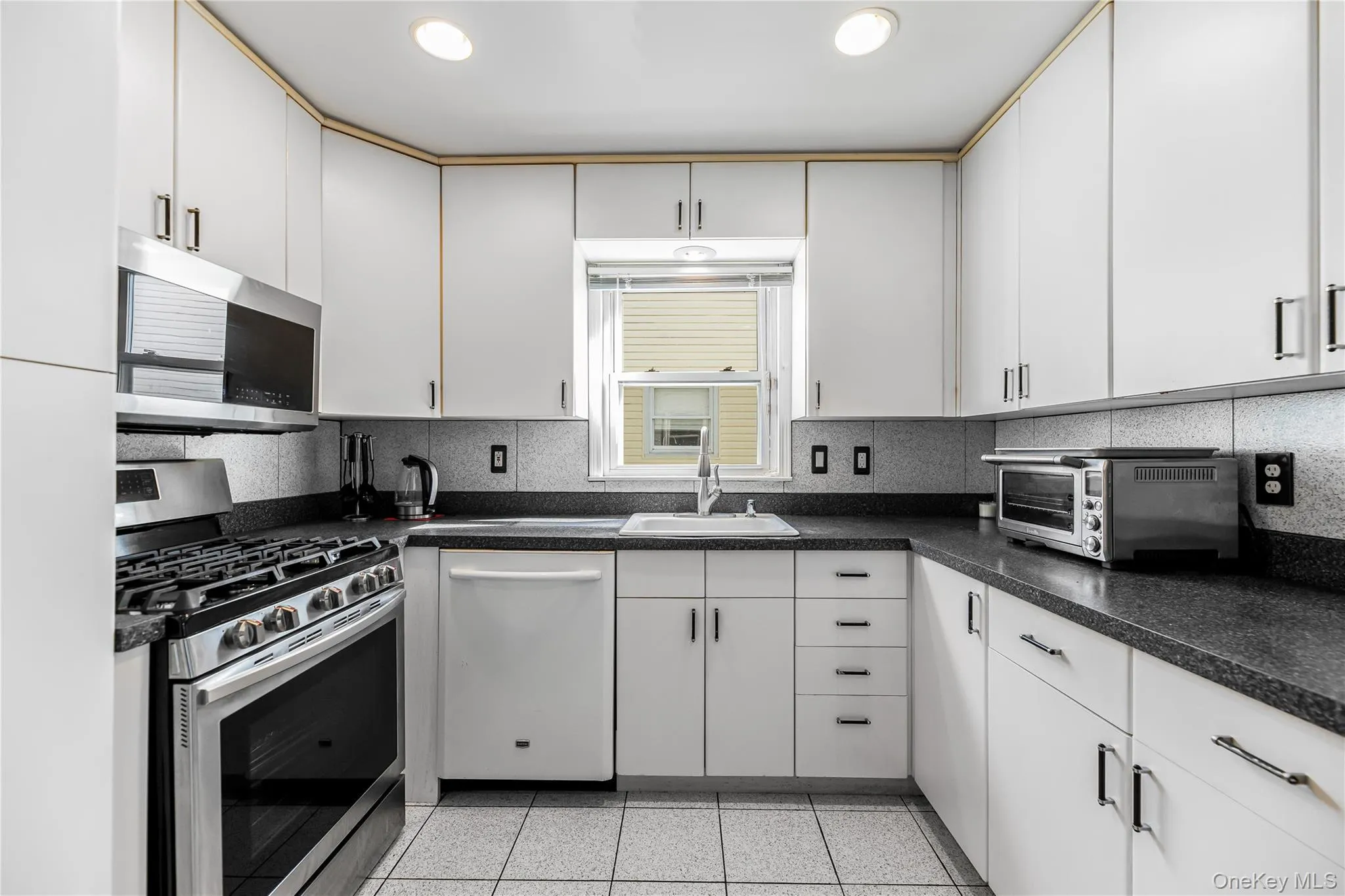 25 Jody Lane, Yonkers, NY, 4 Bedrooms Bedrooms, 12 Rooms Rooms,2 BathroomsBathrooms,Residential,For Rent,Jody,0,1002128 25 Jody Lane, Yonkers, NY, 4 Bedrooms Bedrooms, 12 Rooms Rooms,2 BathroomsBathrooms,Residential,For Rent,Jody,0,1002128