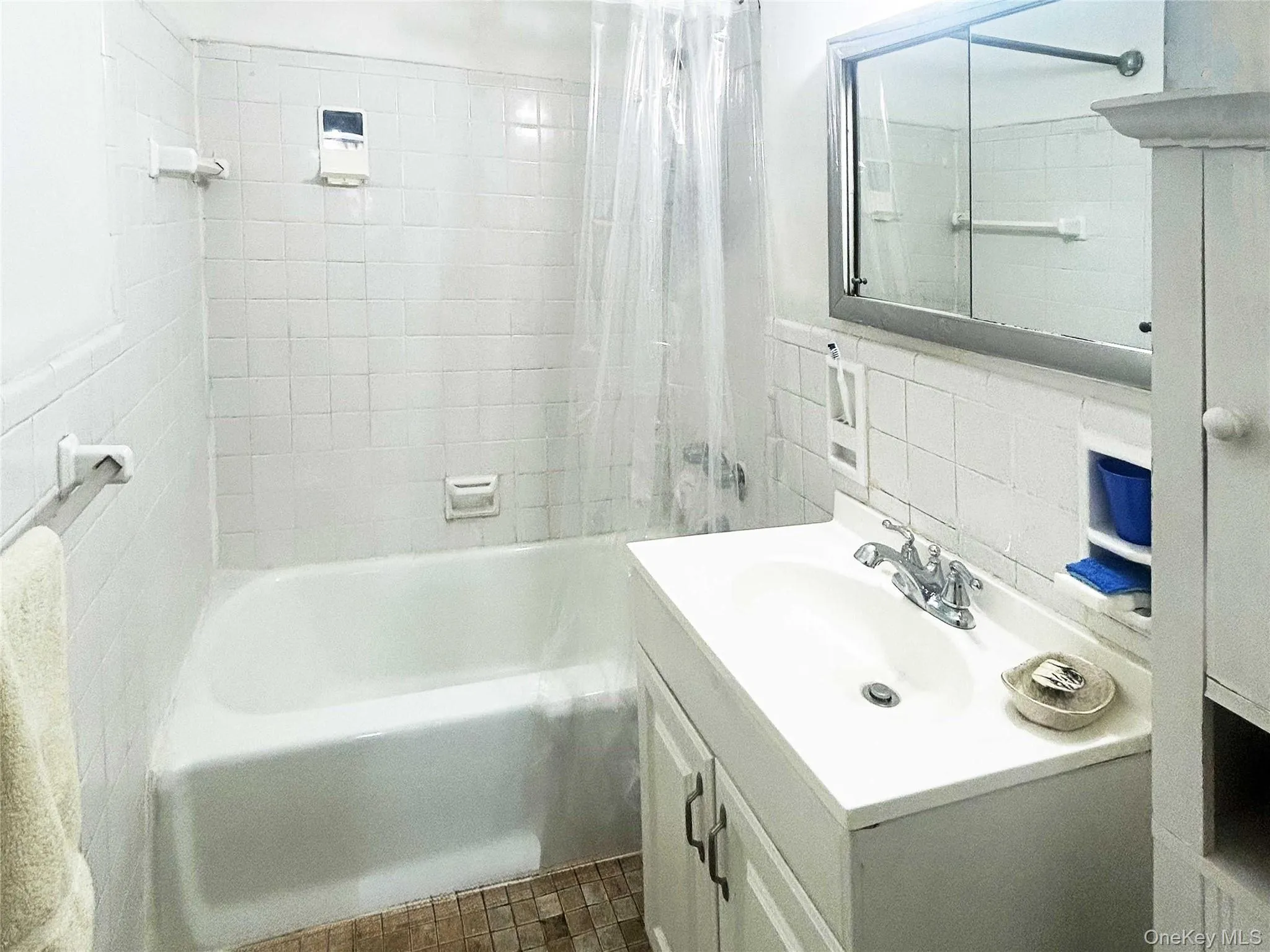 142-05 Roosevelt Avenue, New York, NY, 3 Bedrooms Bedrooms, 5 Rooms Rooms,2 BathroomsBathrooms,Residential Sale,For Rent,Roosevelt,0,1002129 142-05 Roosevelt Avenue, New York, NY, 3 Bedrooms Bedrooms, 5 Rooms Rooms,2 BathroomsBathrooms,Residential Sale,For Rent,Roosevelt,0,1002129