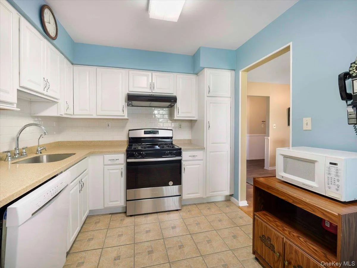 80 Bon Aire Circle, Ramapo, NY, 2 Bedrooms Bedrooms, 7 Rooms Rooms,2 BathroomsBathrooms,Residential,For Rent,Bon Aire,0,1002131 80 Bon Aire Circle, Ramapo, NY, 2 Bedrooms Bedrooms, 7 Rooms Rooms,2 BathroomsBathrooms,Residential,For Rent,Bon Aire,0,1002131