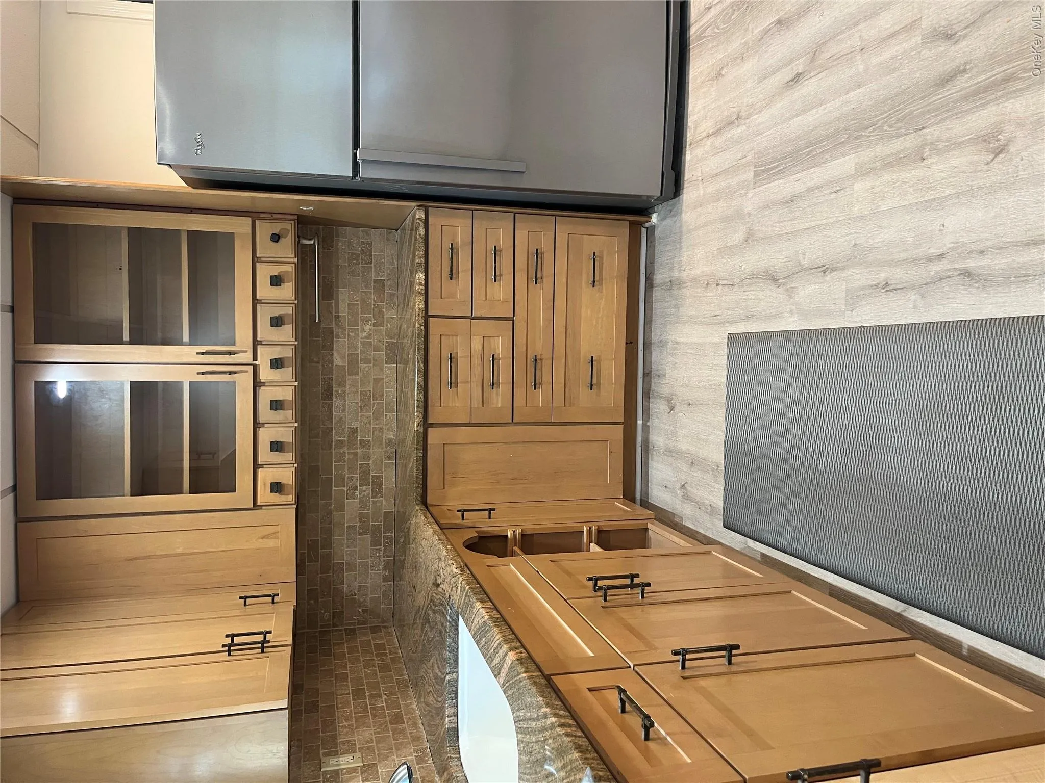 Good Cabinet space Good Cabinet space