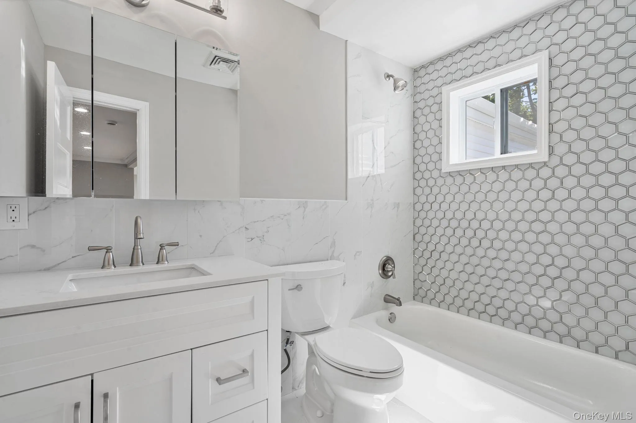 7600 Main Road, Southold, NY, 3 Bedrooms Bedrooms, 5 Rooms Rooms,2 BathroomsBathrooms,Residential Lease,For Rent,Main,0,1002145 7600 Main Road, Southold, NY, 3 Bedrooms Bedrooms, 5 Rooms Rooms,2 BathroomsBathrooms,Residential Lease,For Rent,Main,0,1002145