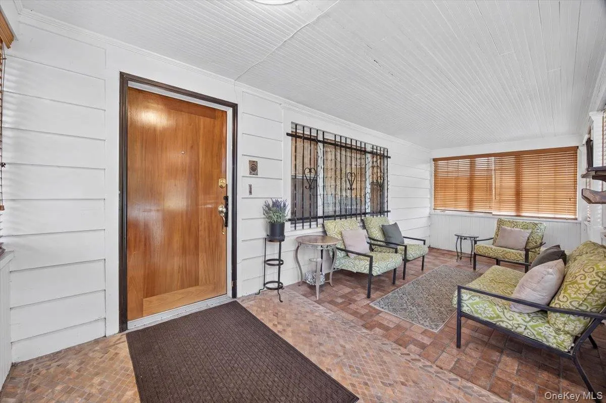 77 Irving Place, New Rochelle, NY, 4 Bedrooms Bedrooms, 7 Rooms Rooms,1 BathroomBathrooms,Residential,For Rent,Irving,0,1002149 77 Irving Place, New Rochelle, NY, 4 Bedrooms Bedrooms, 7 Rooms Rooms,1 BathroomBathrooms,Residential,For Rent,Irving,0,1002149