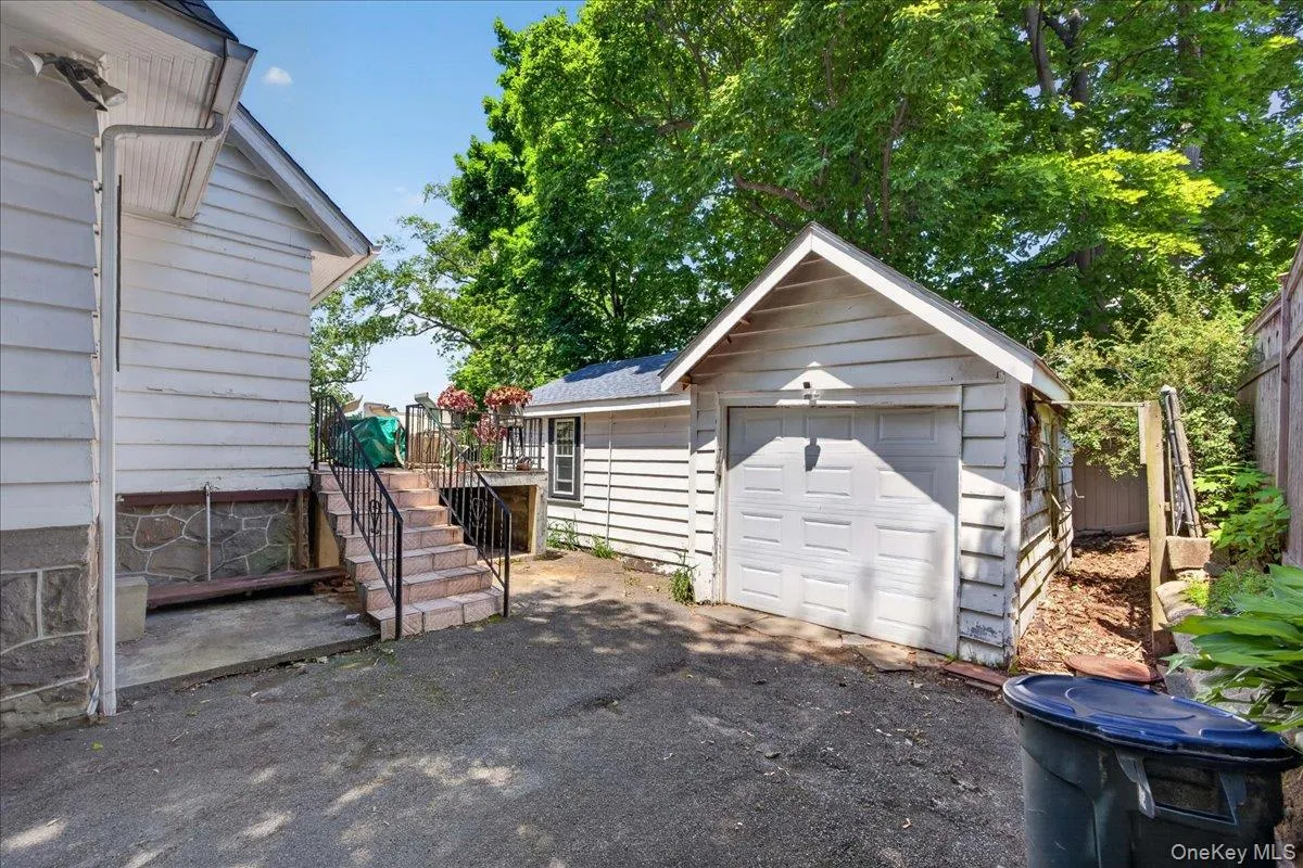 77 Irving Place, New Rochelle, NY, 4 Bedrooms Bedrooms, 7 Rooms Rooms,1 BathroomBathrooms,Residential,For Rent,Irving,0,1002149 77 Irving Place, New Rochelle, NY, 4 Bedrooms Bedrooms, 7 Rooms Rooms,1 BathroomBathrooms,Residential,For Rent,Irving,0,1002149